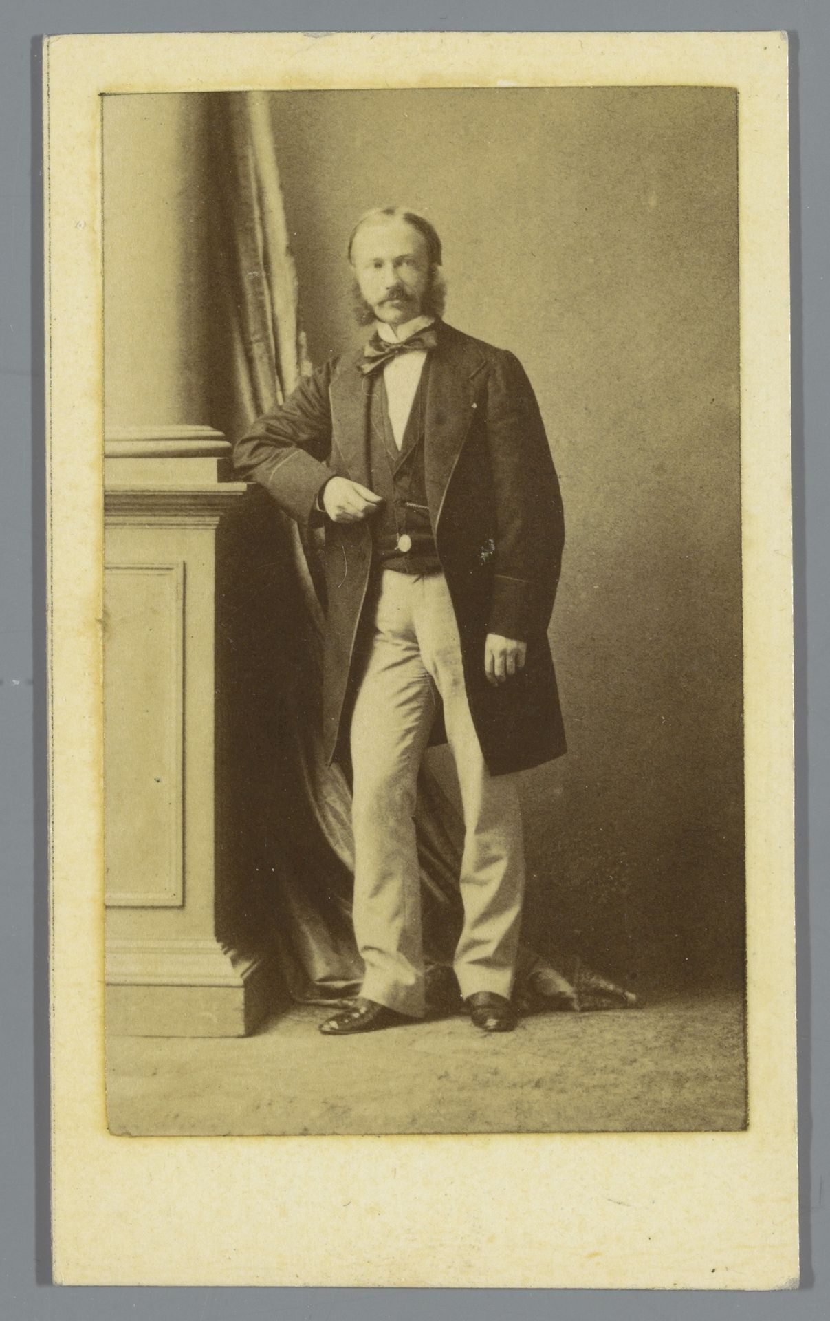 Portret van een onbekende man by Disdéri & Co.