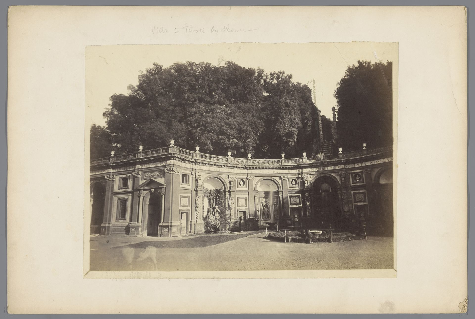 Teatro delle Acqua van Villa Aldobrandini te Frascati by Gustave Eugène Chauffourier
