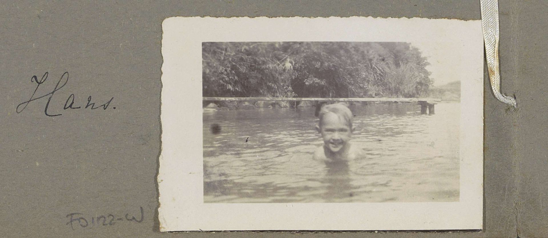 Hans Bergsma zwemmend op Sumatra by Anonymous