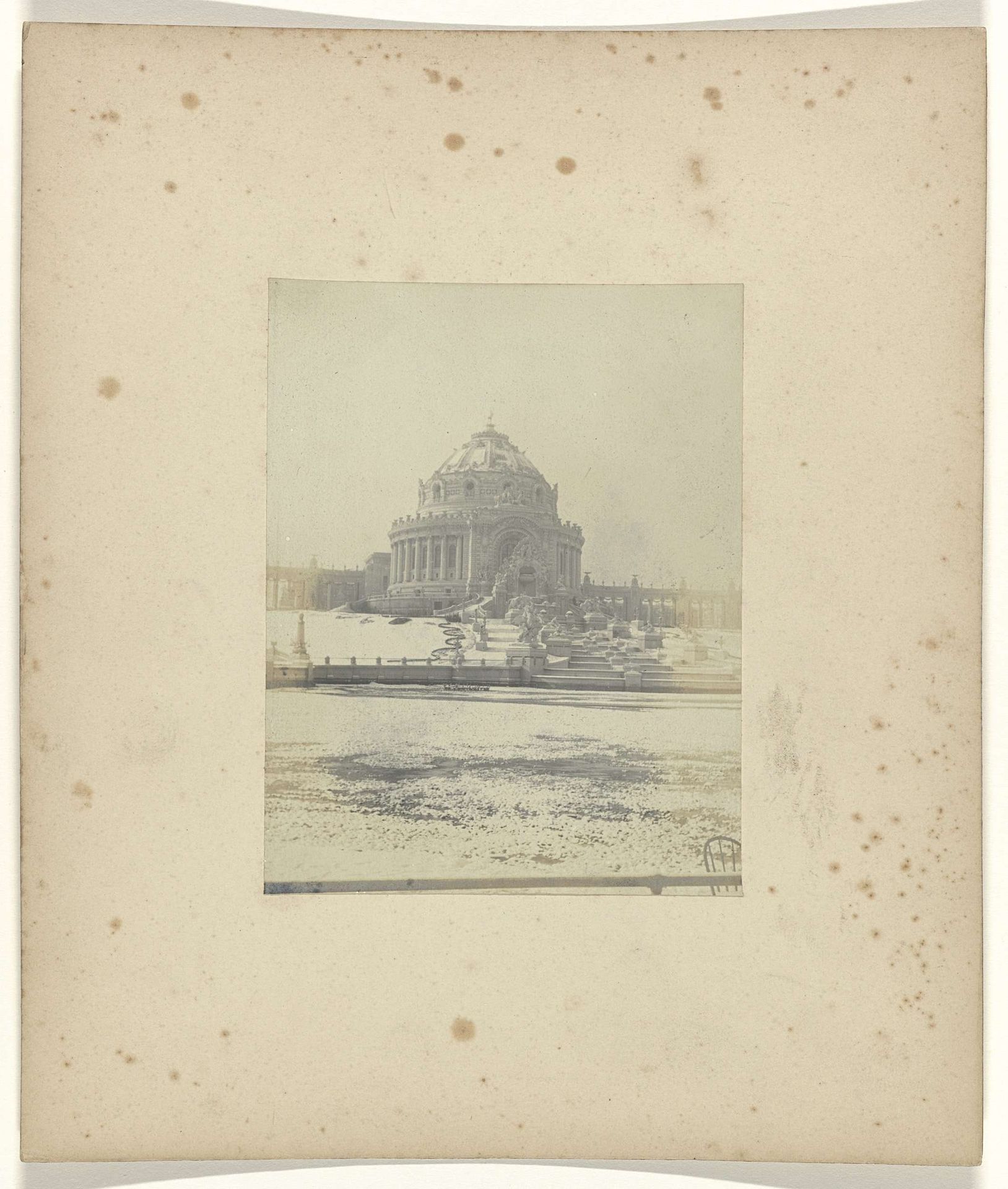 Gezicht op de Festival Hall en het drooggelegde Grand Basin (of: Lagoon) op het terrein van de wereldtentoonstelling in St. Louis (Louisiana Purchase Exposition), 1904 by Jan Schüller