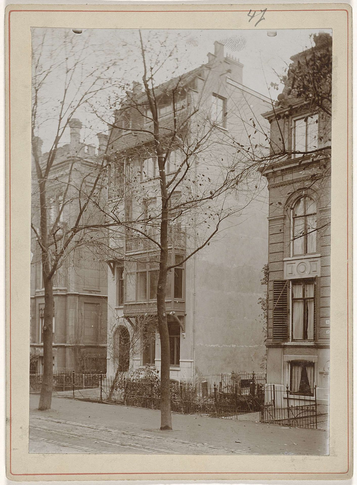Woonhuis van Johannes Messchaert en Johanna Jacoba Alma aan Vondelstraat 51 in Amsterdam, ontworpen door Gerrit van Arkel by Anonymous