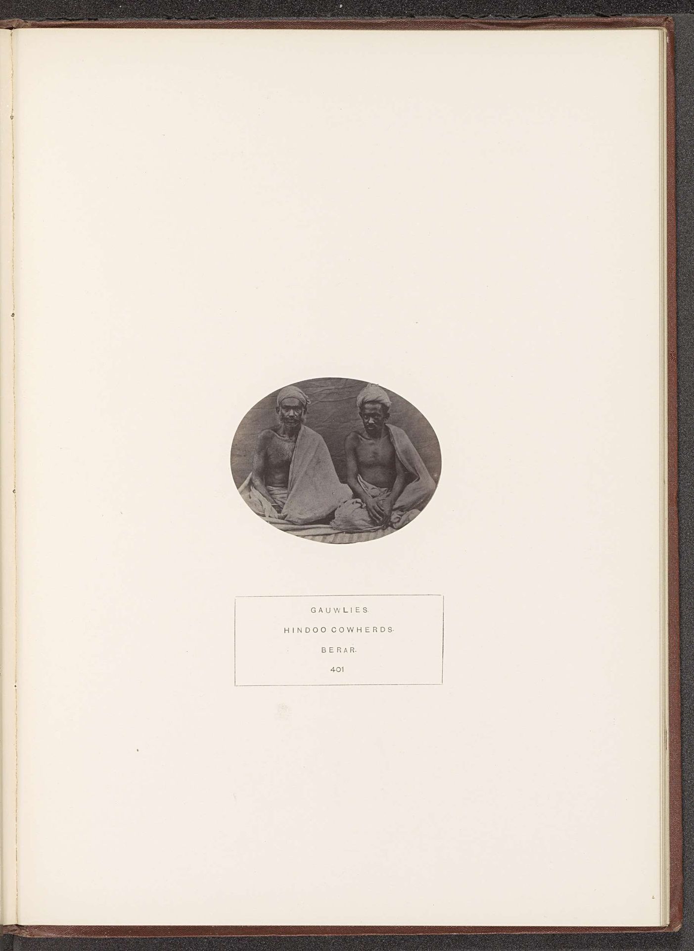 Portret van twee onbekende Gowli mannen uit Berar by James Mulheran