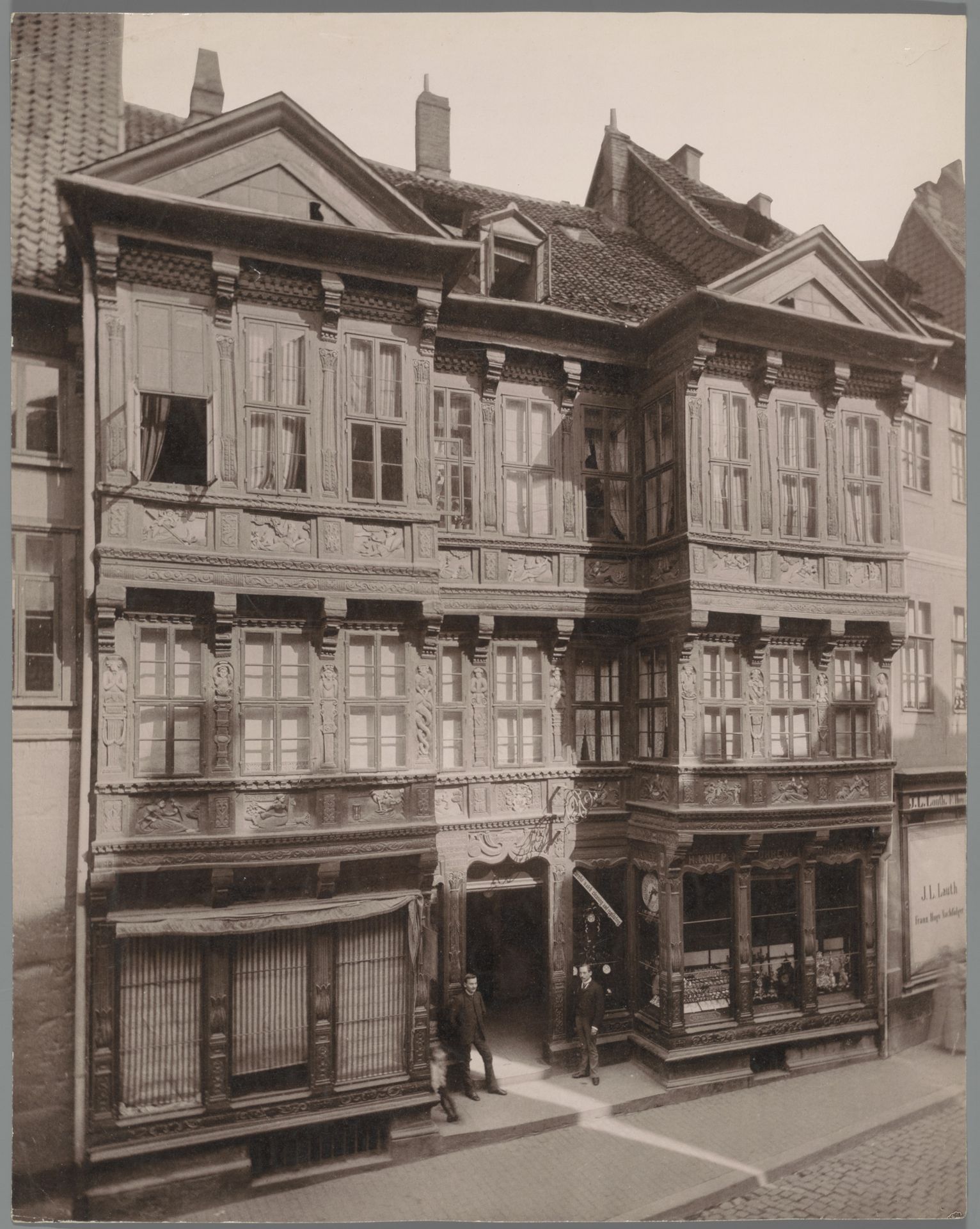 Huis aan de Hoher Weg, Hildesheim by E. Mertens & Cie