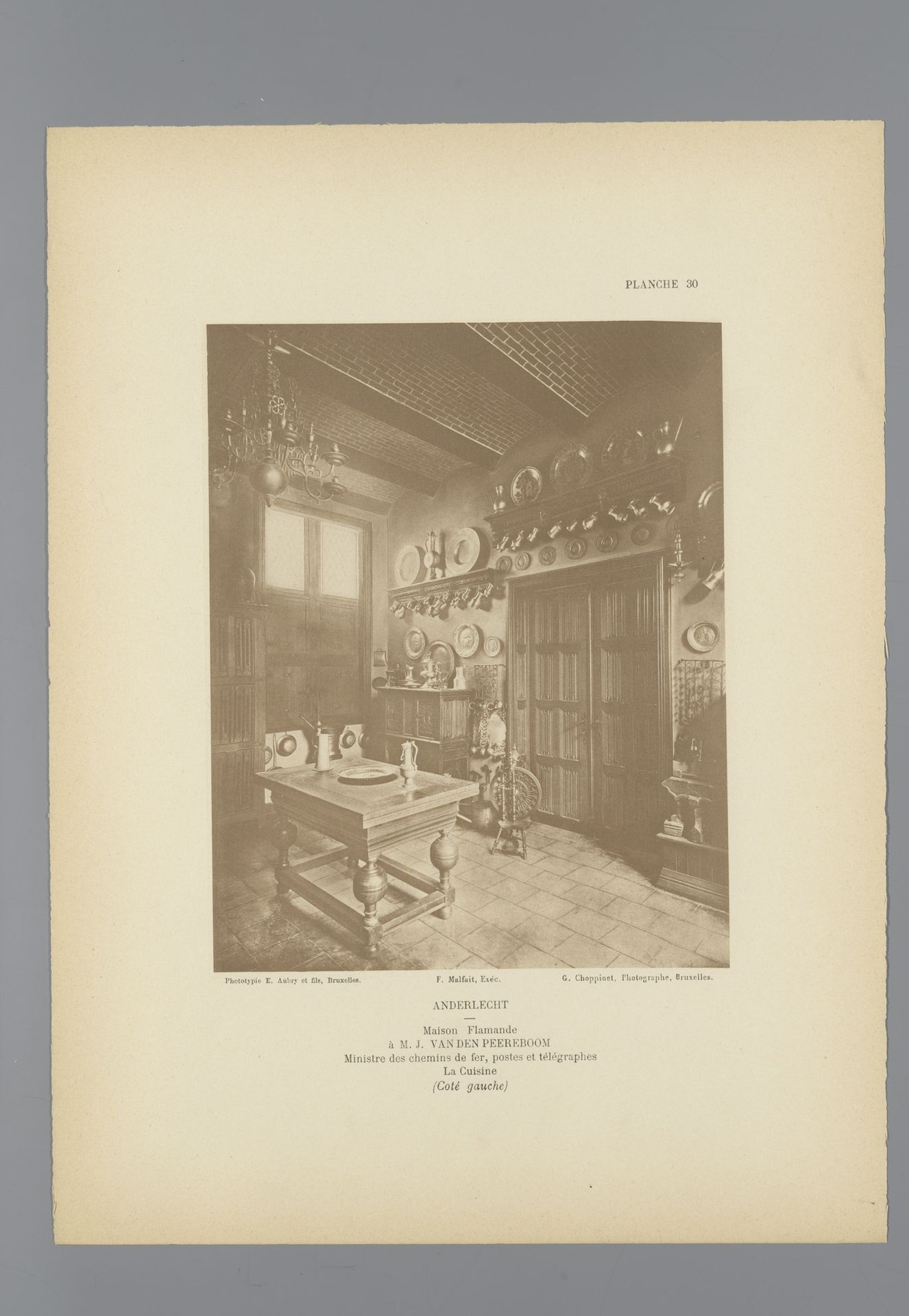 Gezicht op de keuken in het huis van J. vanden Peereboom in Anderlecht, België by G. Choppinet
