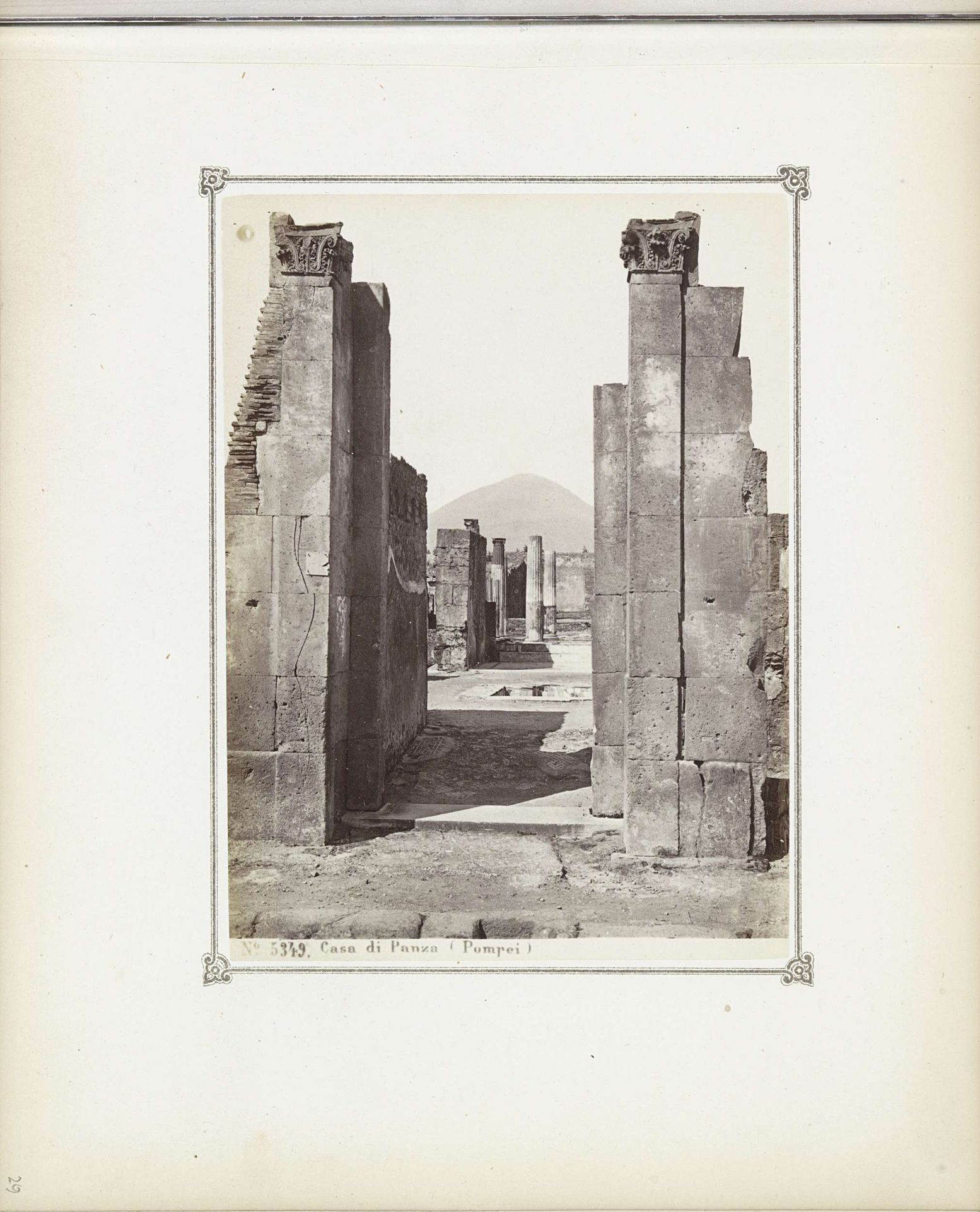 Restanten van het Huis van Panza in Pompeï by Giorgio Sommer