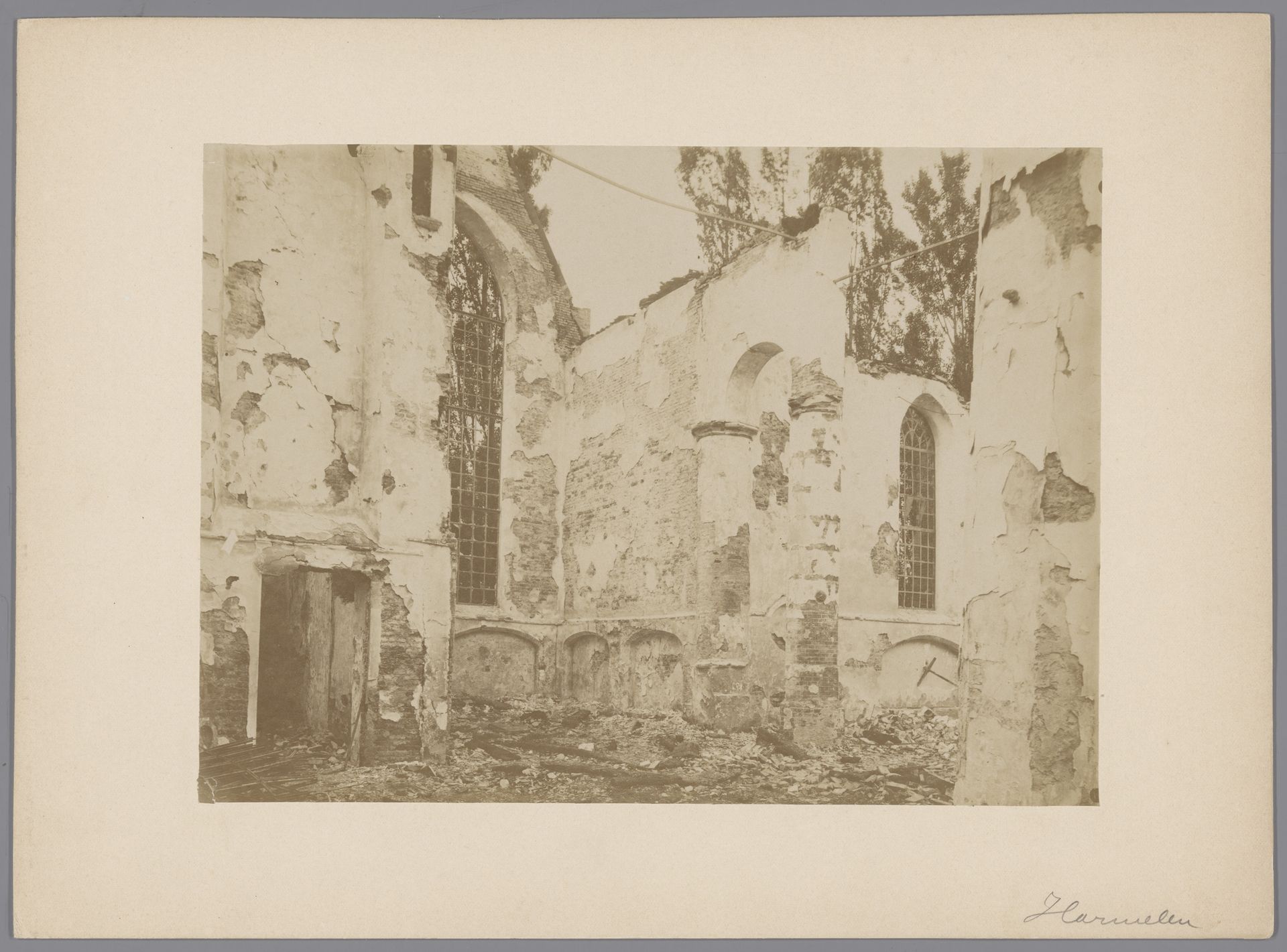 Interieur de afgebrande Hervormde Kerk te Harmelen by anoniem (Monumentenzorg)