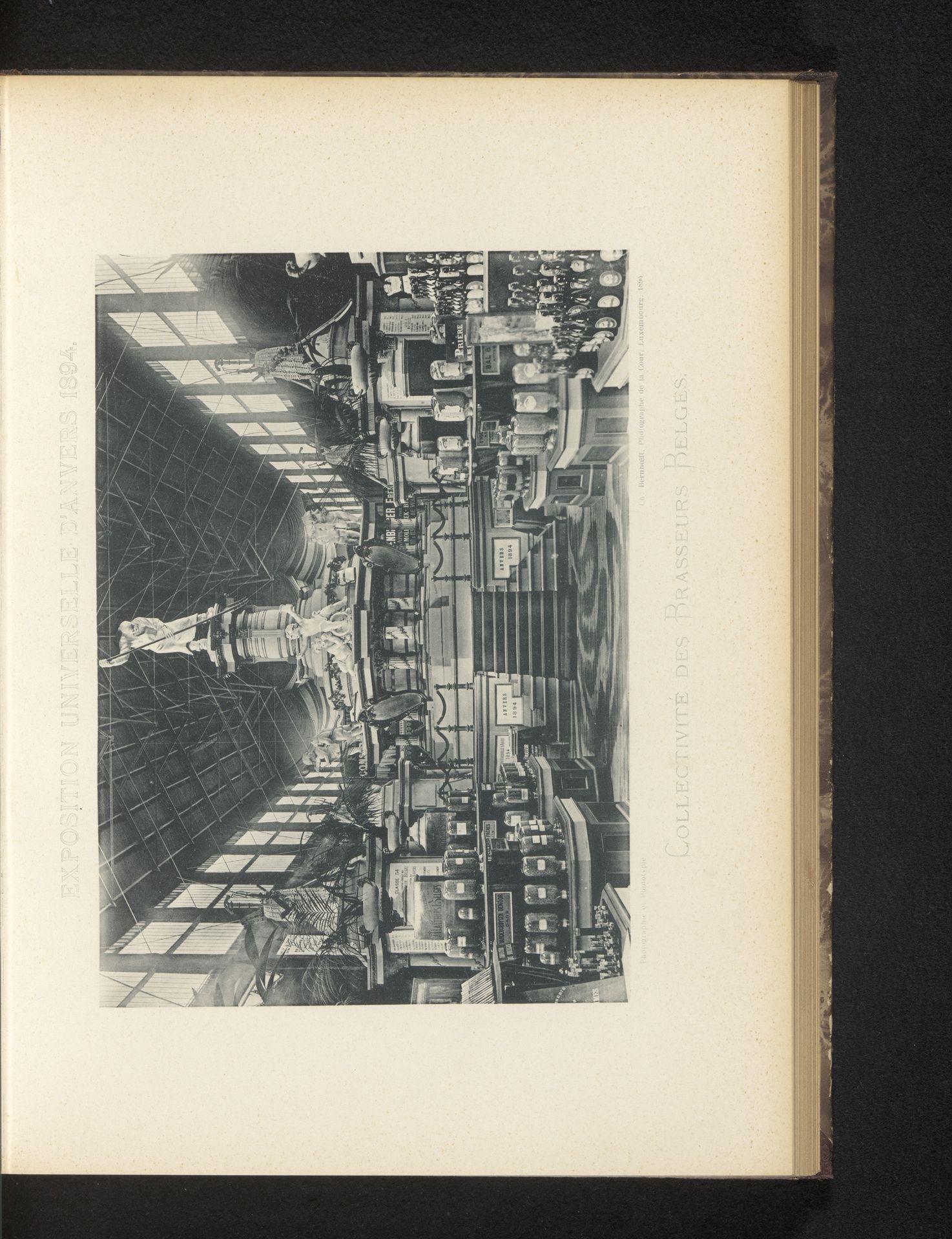 Gezicht op het deel van de Belgische brouwerijen op de Wereldtentoonstelling van Antwerpen in 1894 by Charles Bernhoeft