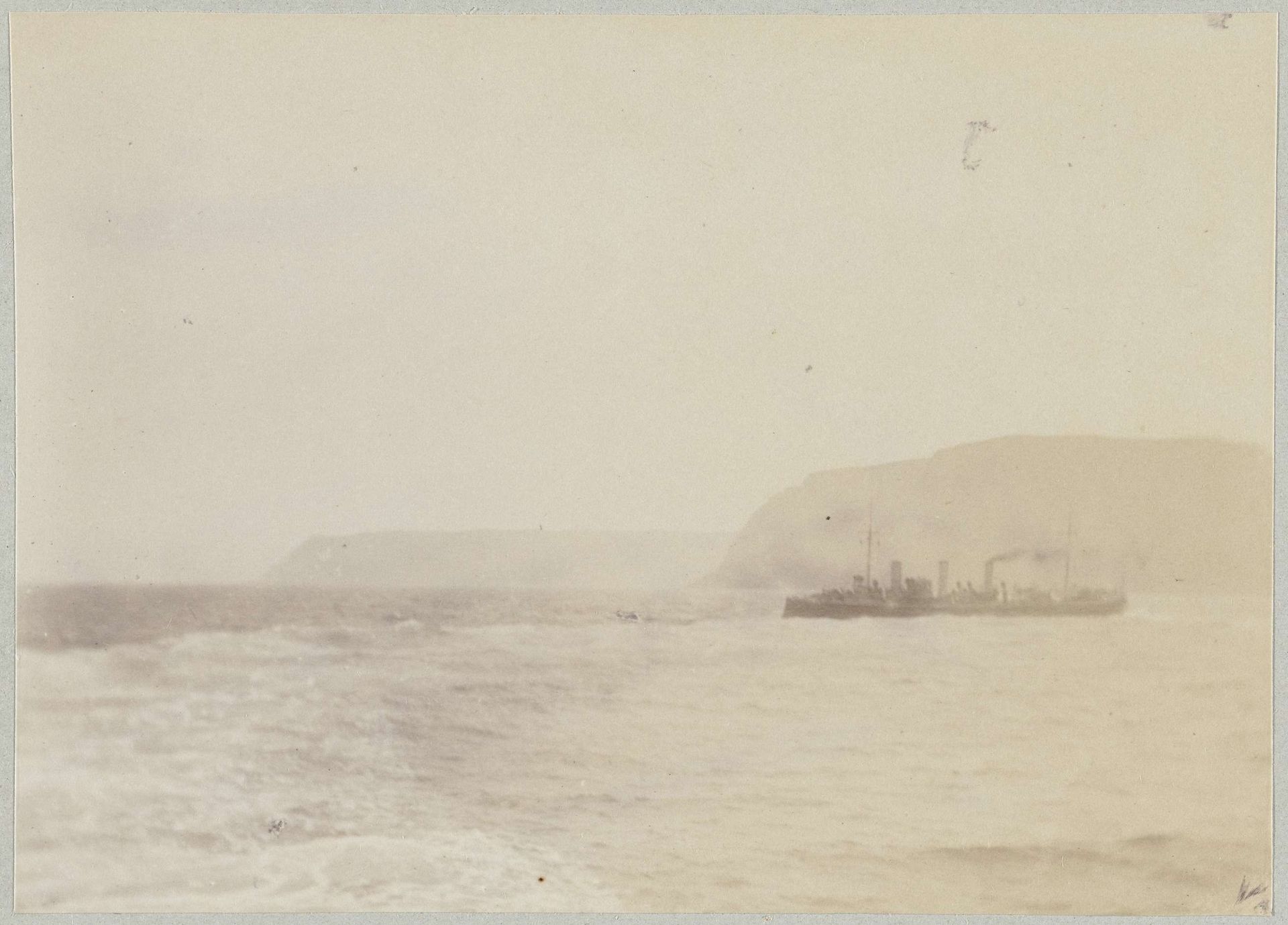 Stoomboot op zee langs de Noorse kust by Paul Güssfeldt