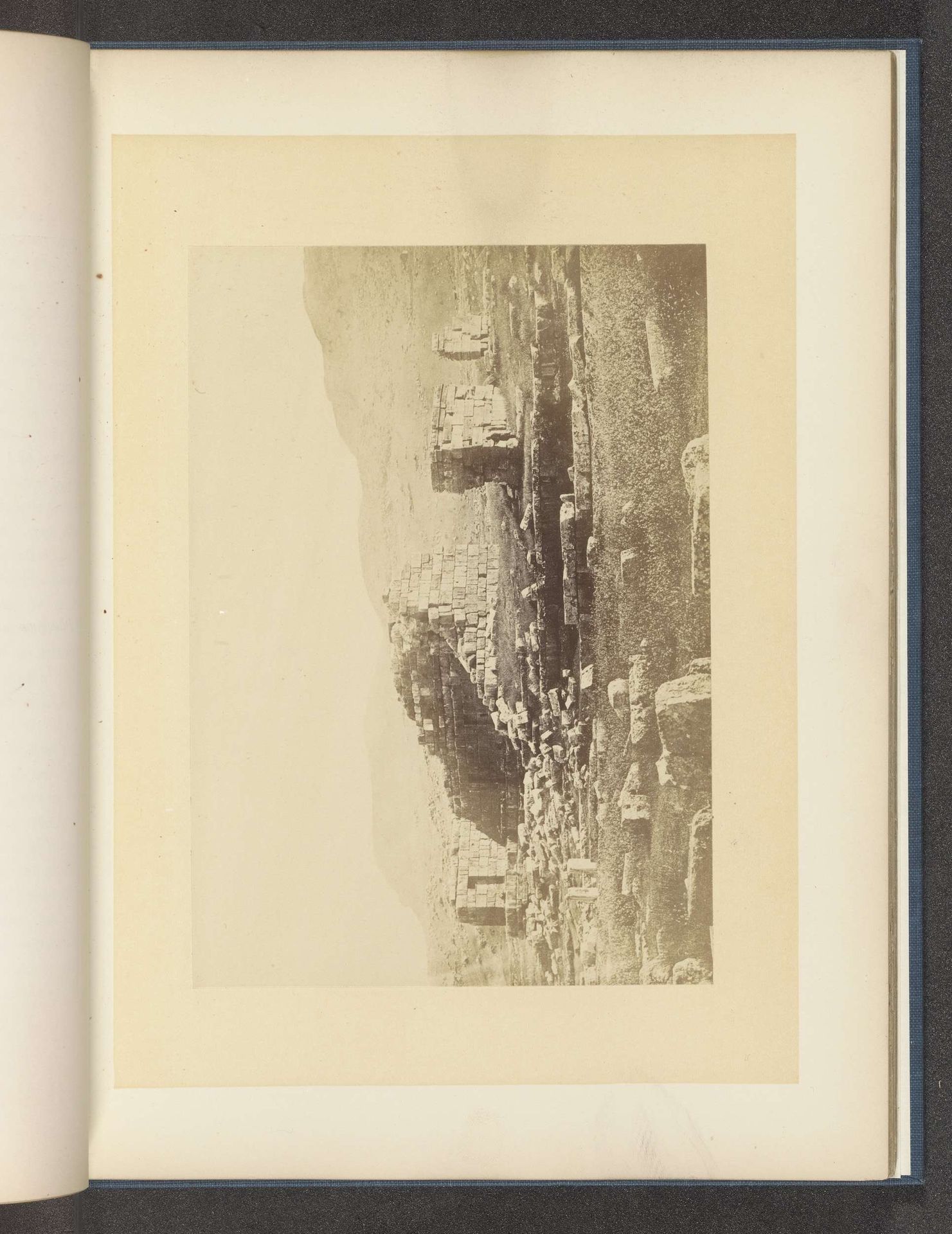 Ruïne van het Ploutonion te Hiërapolis by A. Svoboda