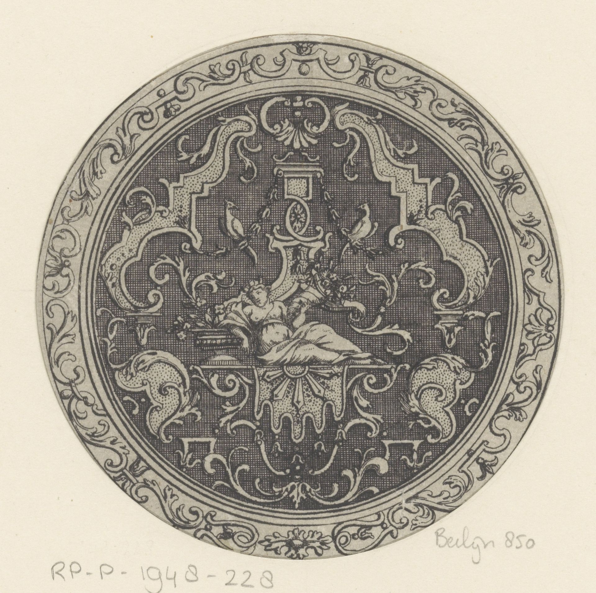 Cirkelvulling met vrouw met hoorn des overvloeds by Anonymous