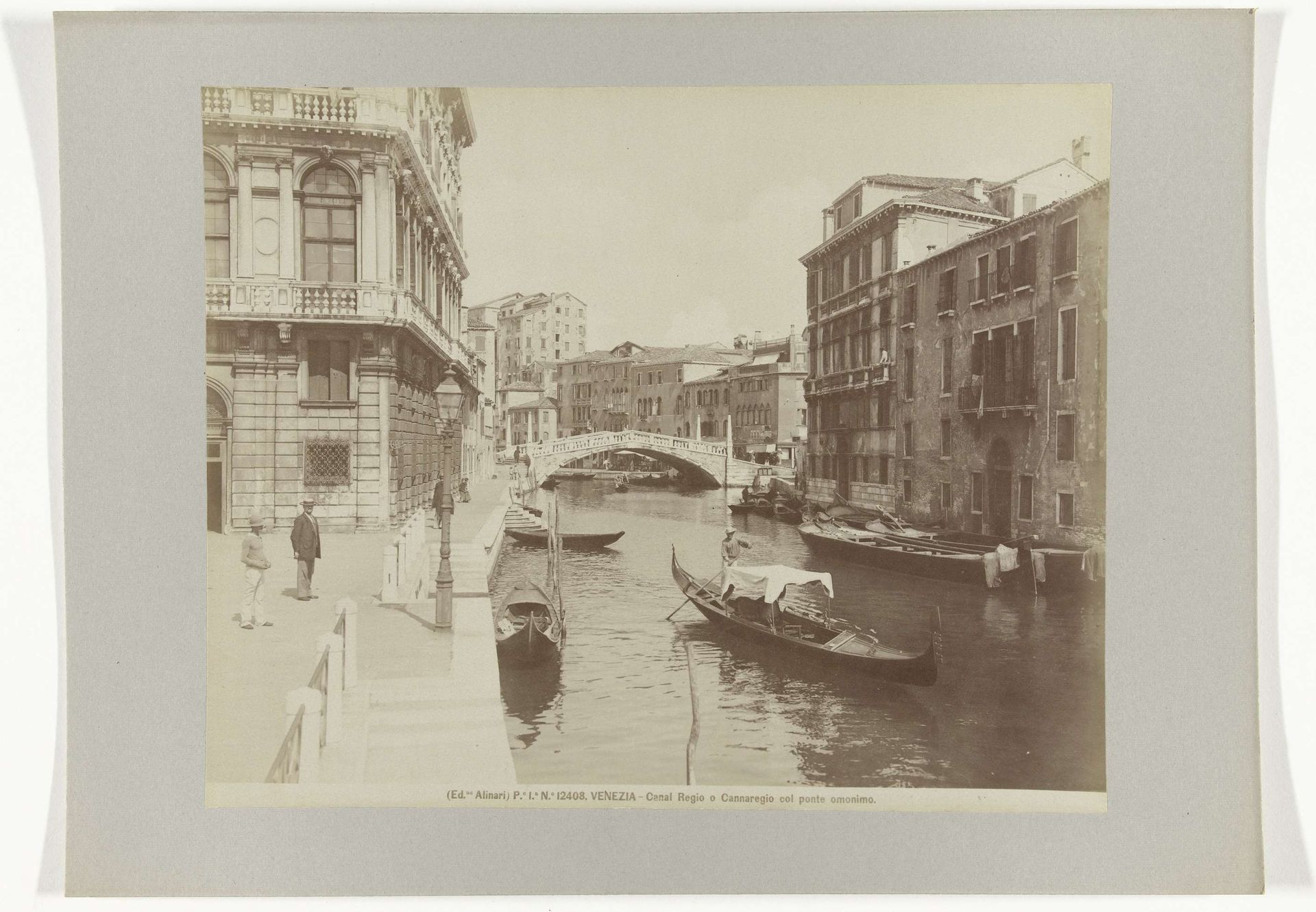 Canal Regio, Venetië by Fratelli Alinari