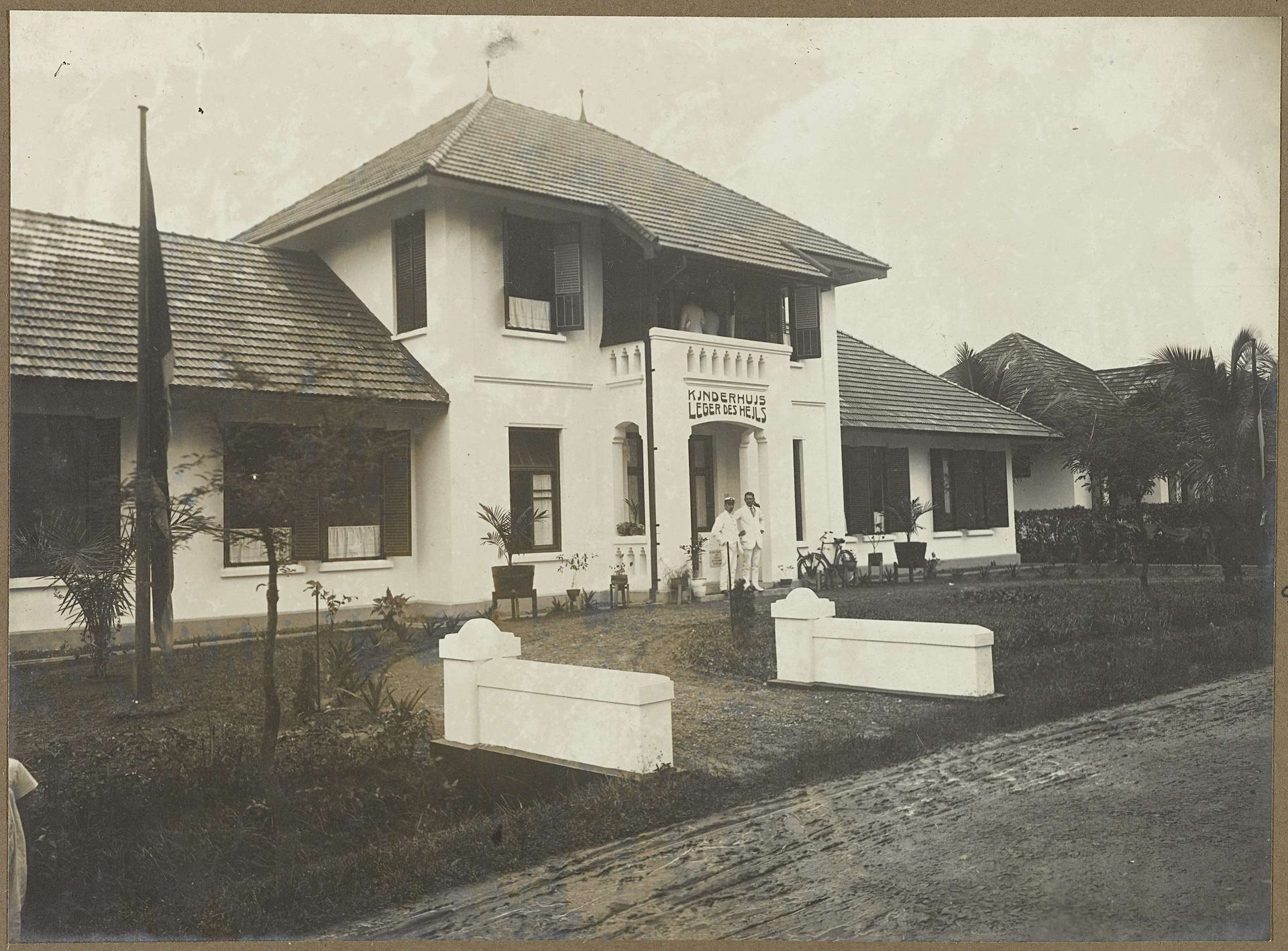 Kinderhuis van het Leger des Heils by Anonymous