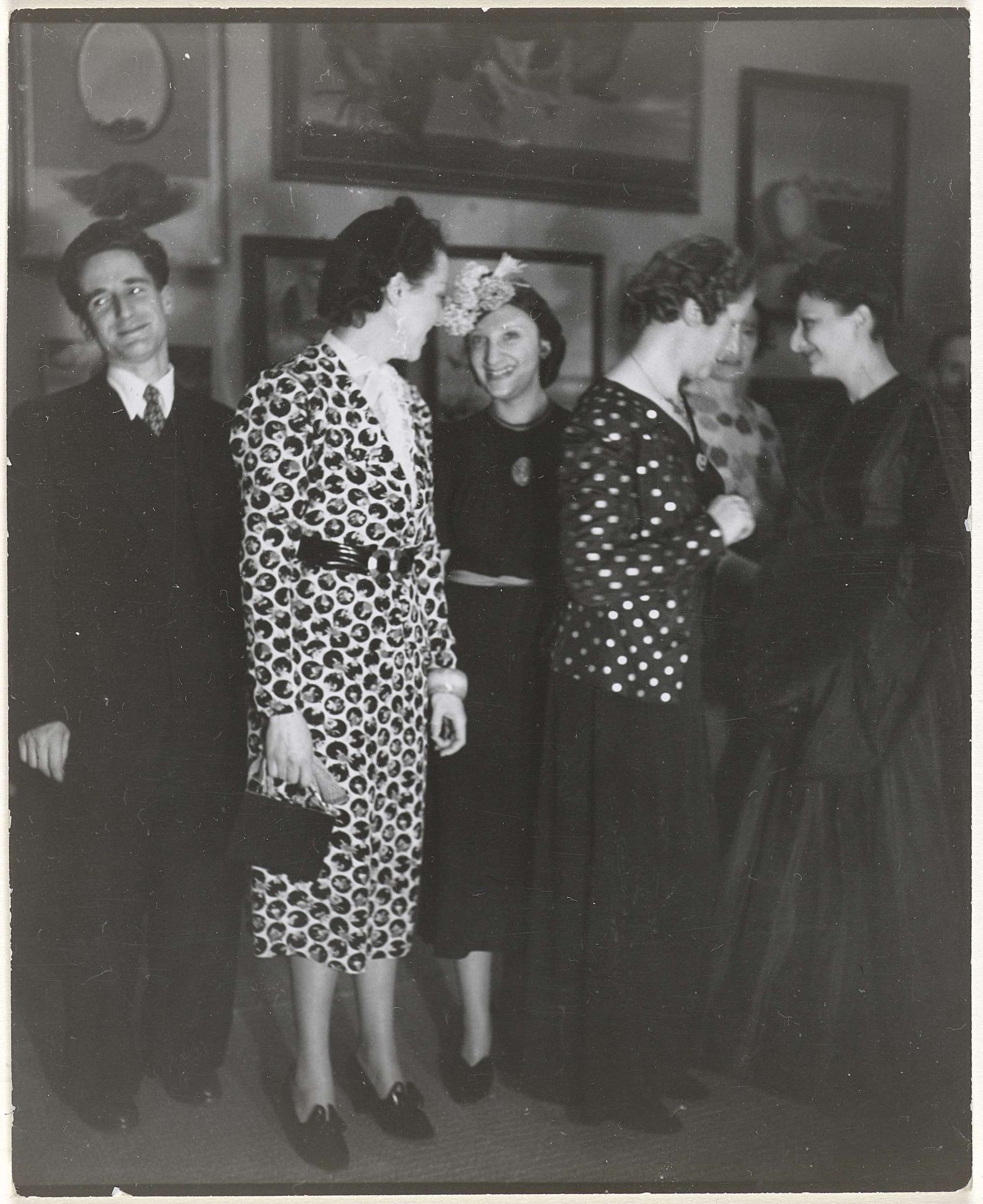 Opening surrealisme-tentoonstelling Galerie Robert, Amsterdam 1938 by Lilly Samuel