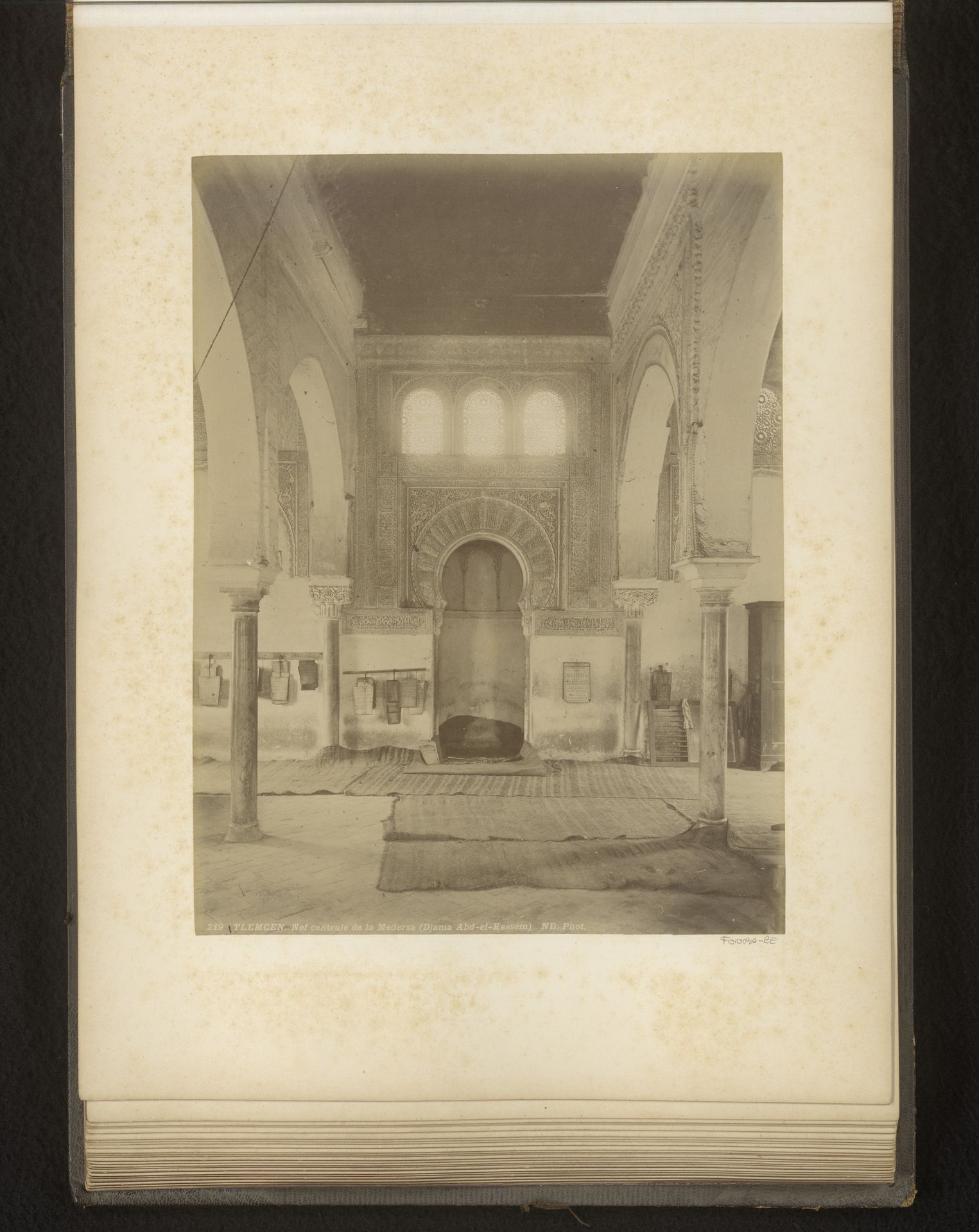 Interieur van de Grote Moskee te Tlemcen by Étienne Neurdein