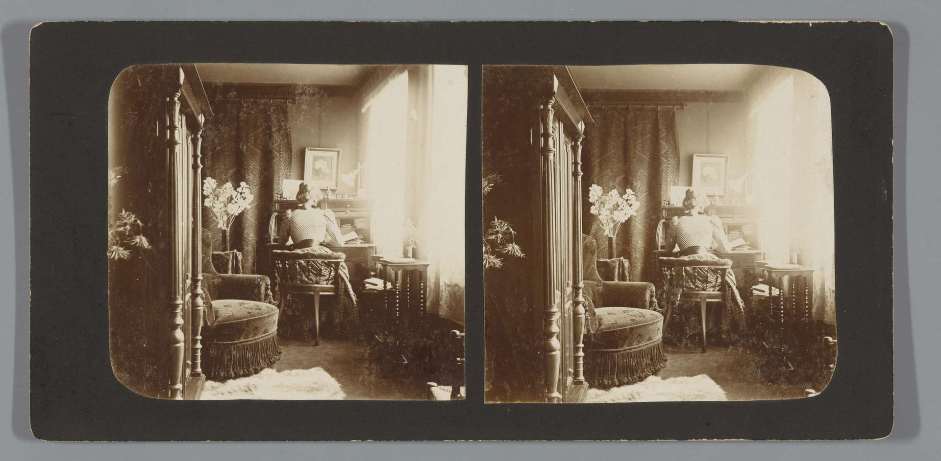 Cornelia Margaretha Scheltema Beduin achter een bureau op haar kamer, Singel 256, Amsterdam by Adrianus Scheltema-Beduin