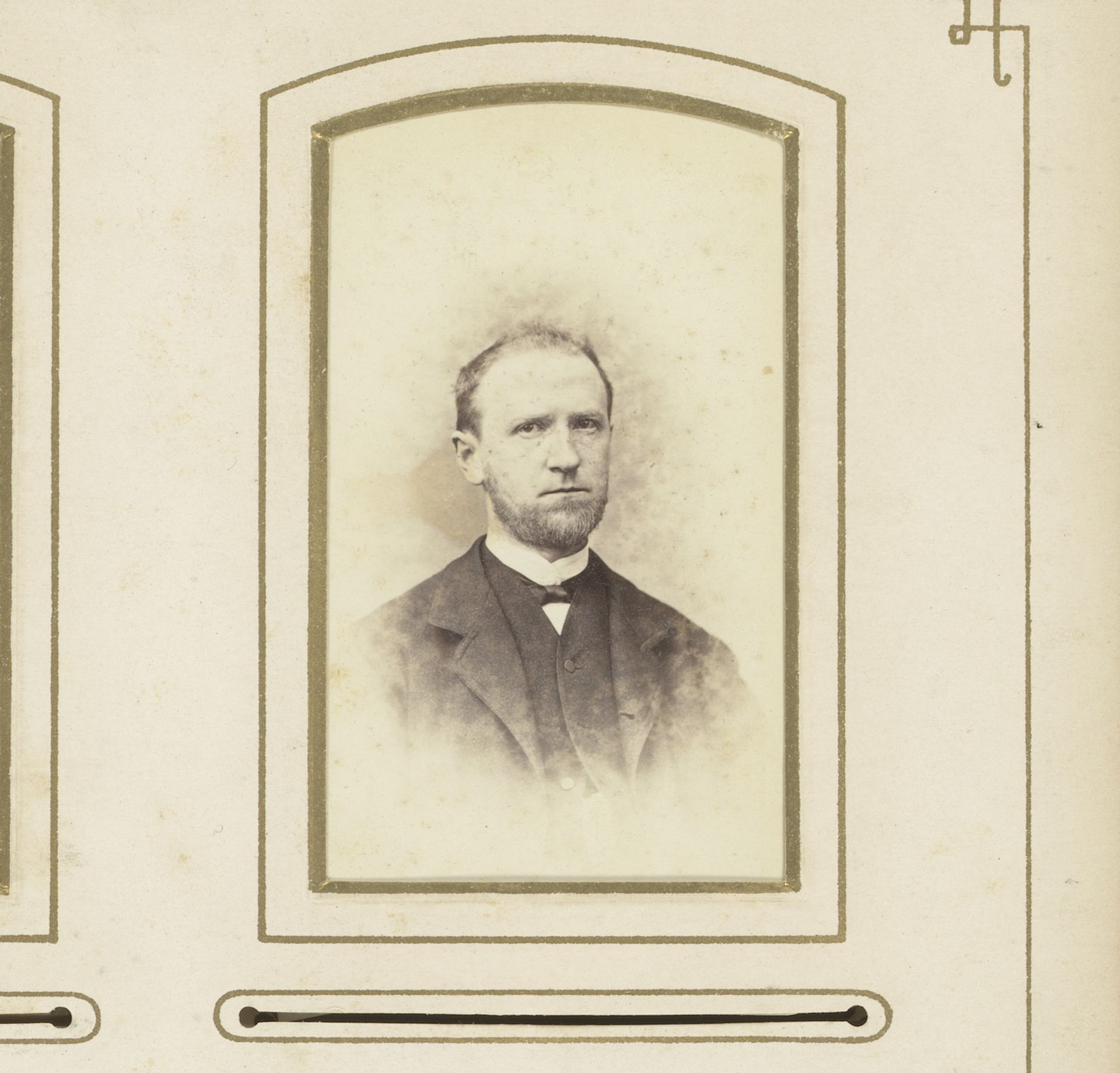 Portret van een man met baard by Eduard Fuchs