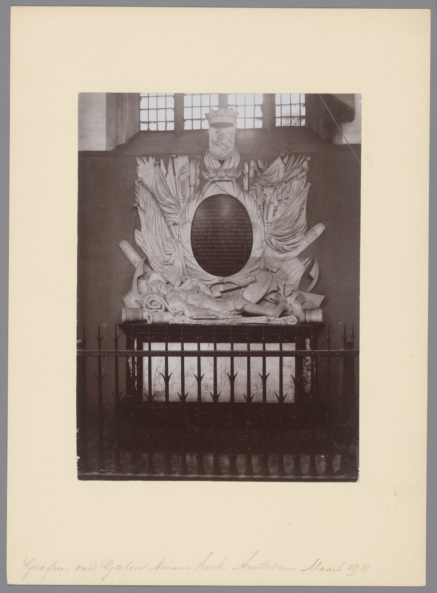 Grafmonument van Jan van Galen in de Nieuwe Kerk te Amsterdam by anoniem (Monumentenzorg)