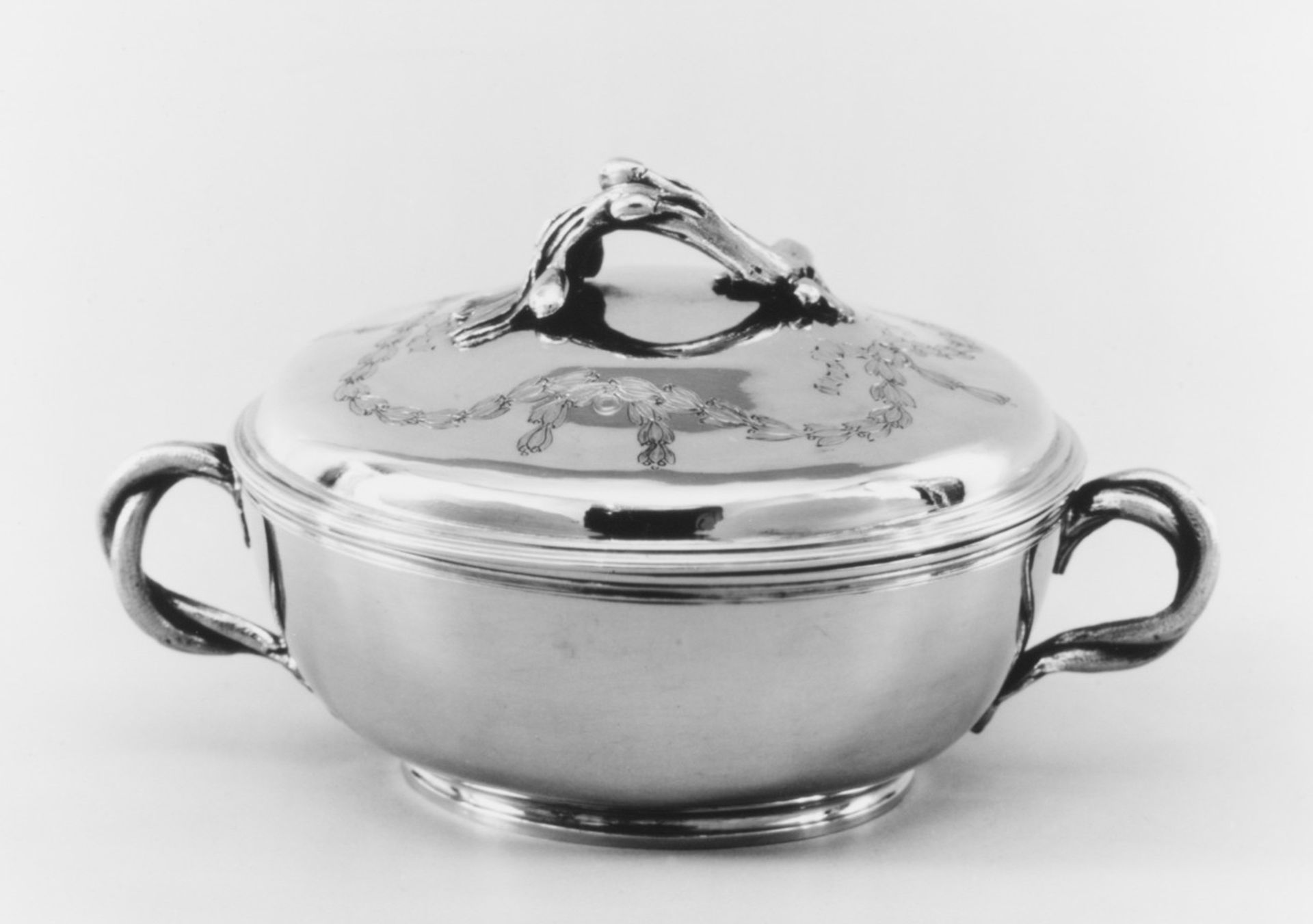 Bowl with cover (Écuelle) by Jacques-Pierre Marteau