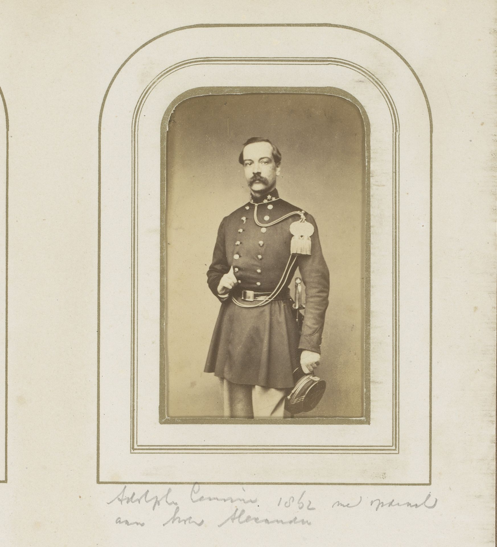 Portret van een man in uniform, aangeduid als Adolphe Lemoine by Charles Billotte & Cie.