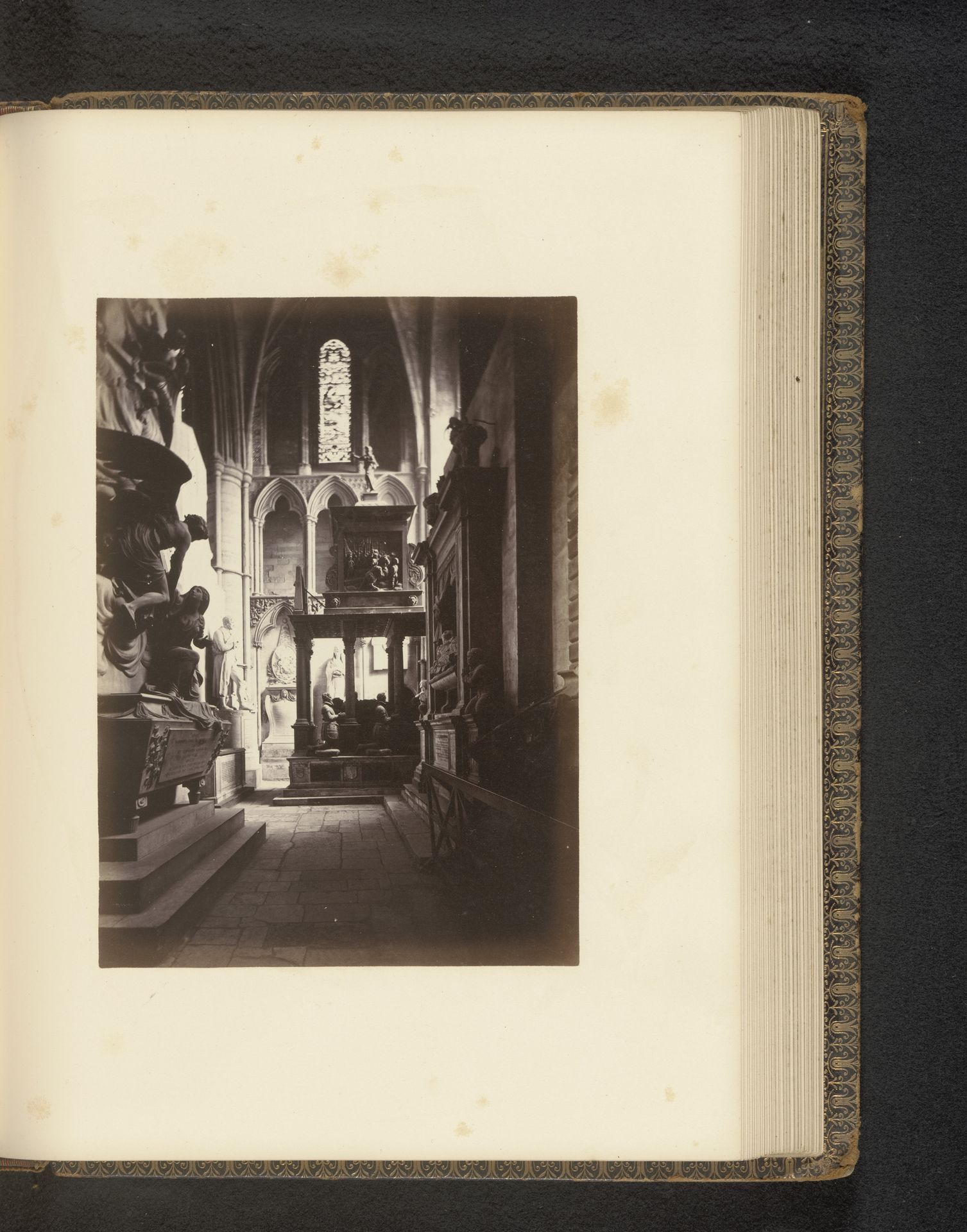 Oostelijke zijbeuk van het noordelijke transept van Westminster Abbey by John Harrington