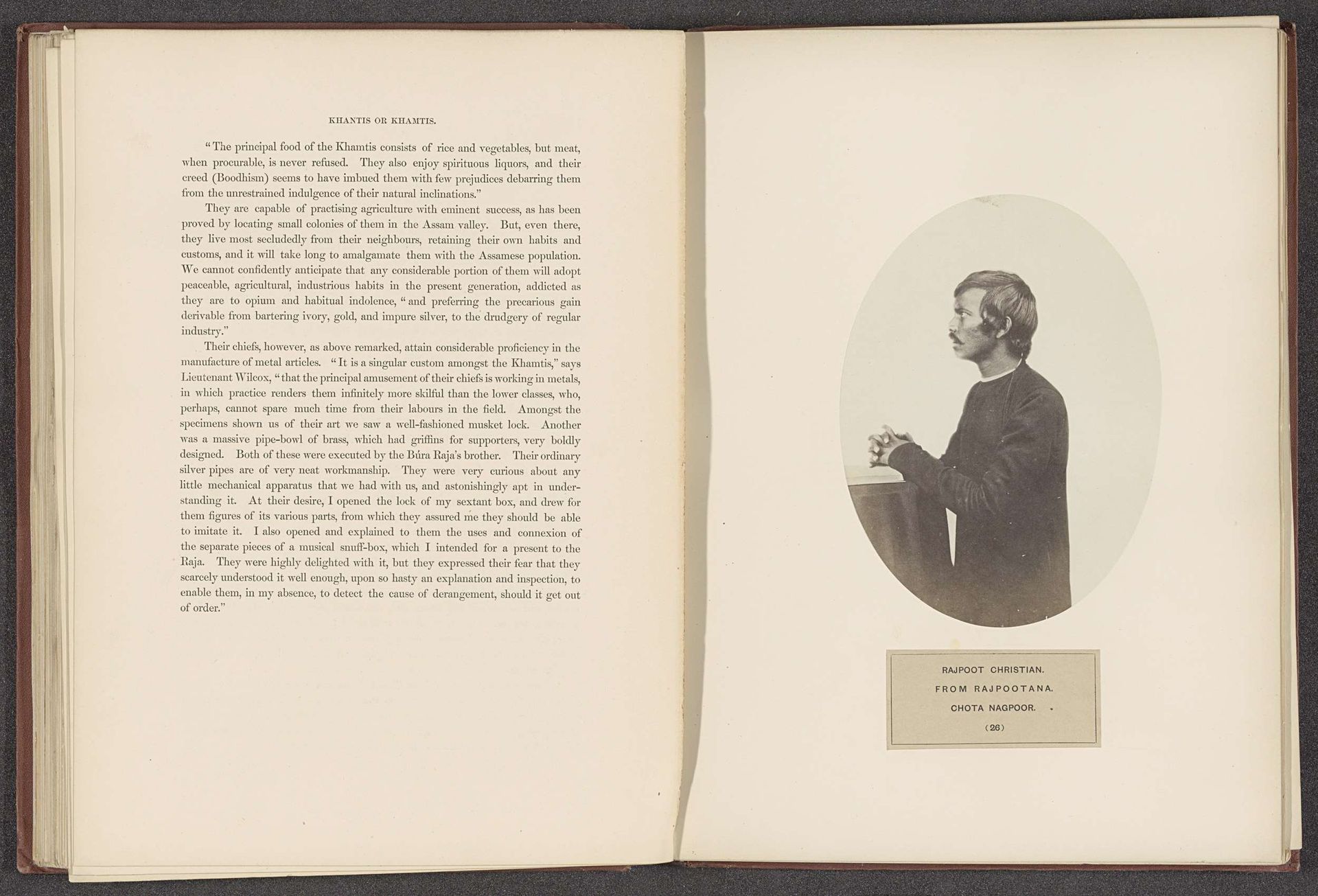 Biddende Rajput man die geknield zit by Benjamin Simpson