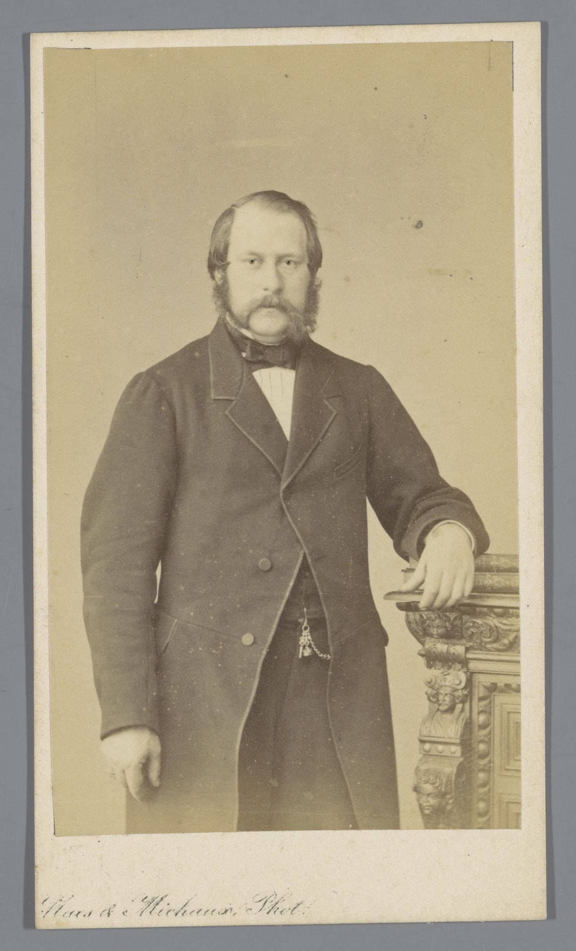Portret van een onbekende man by Maes & Michaux