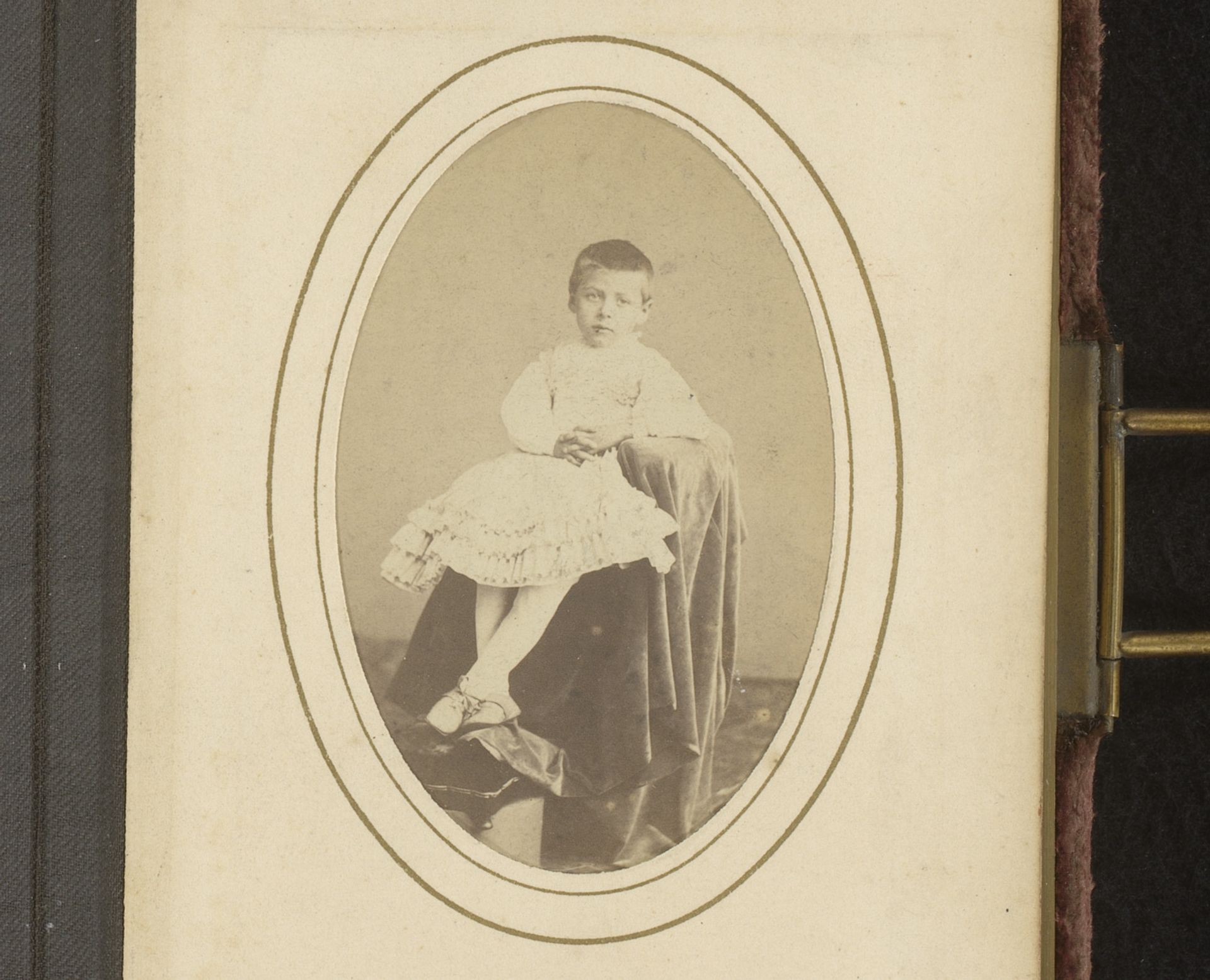 Portret van een kind by Antoine René Trinquart