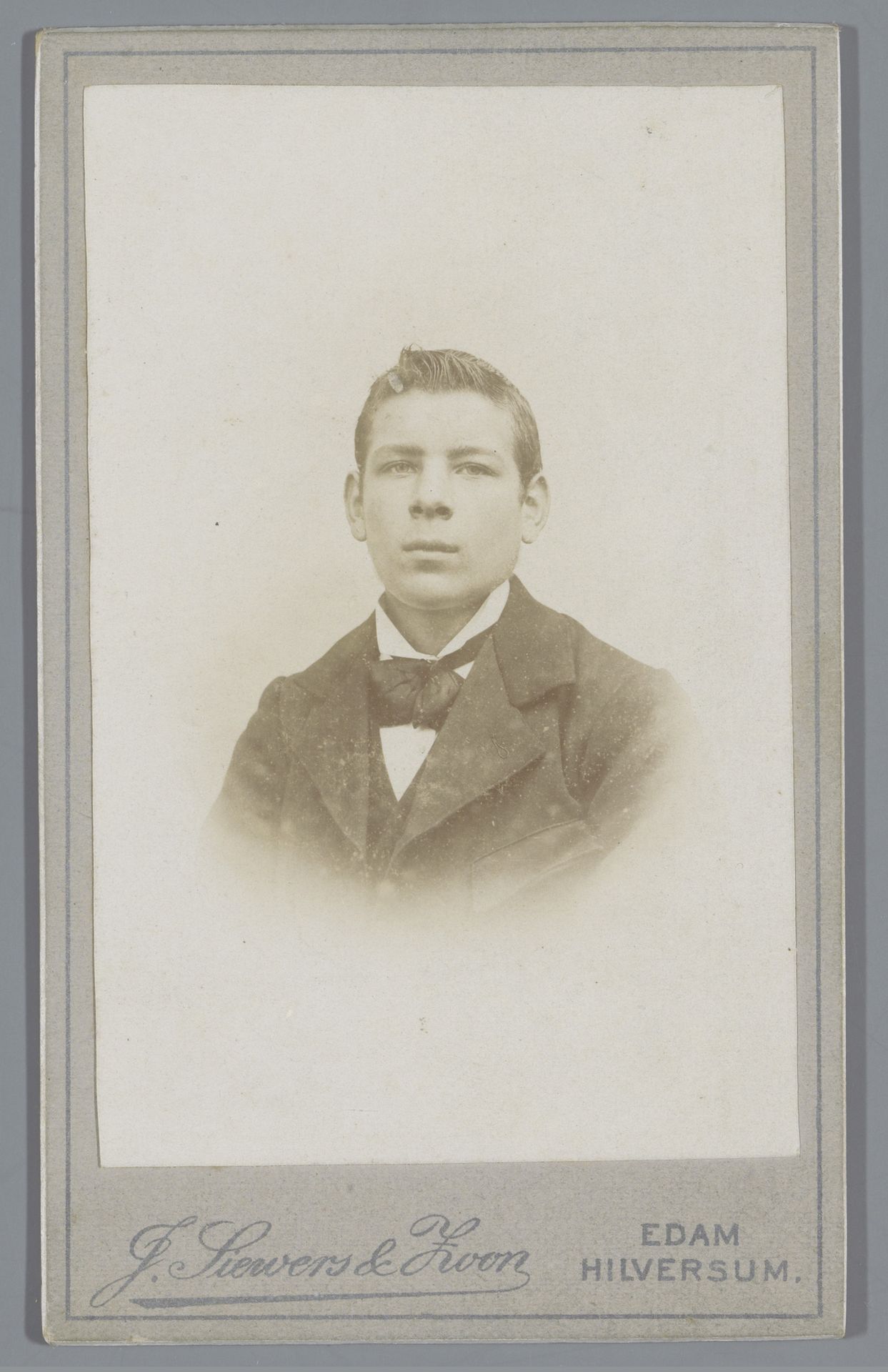 Portret van een onbekende man by J. Siewers & Zoon