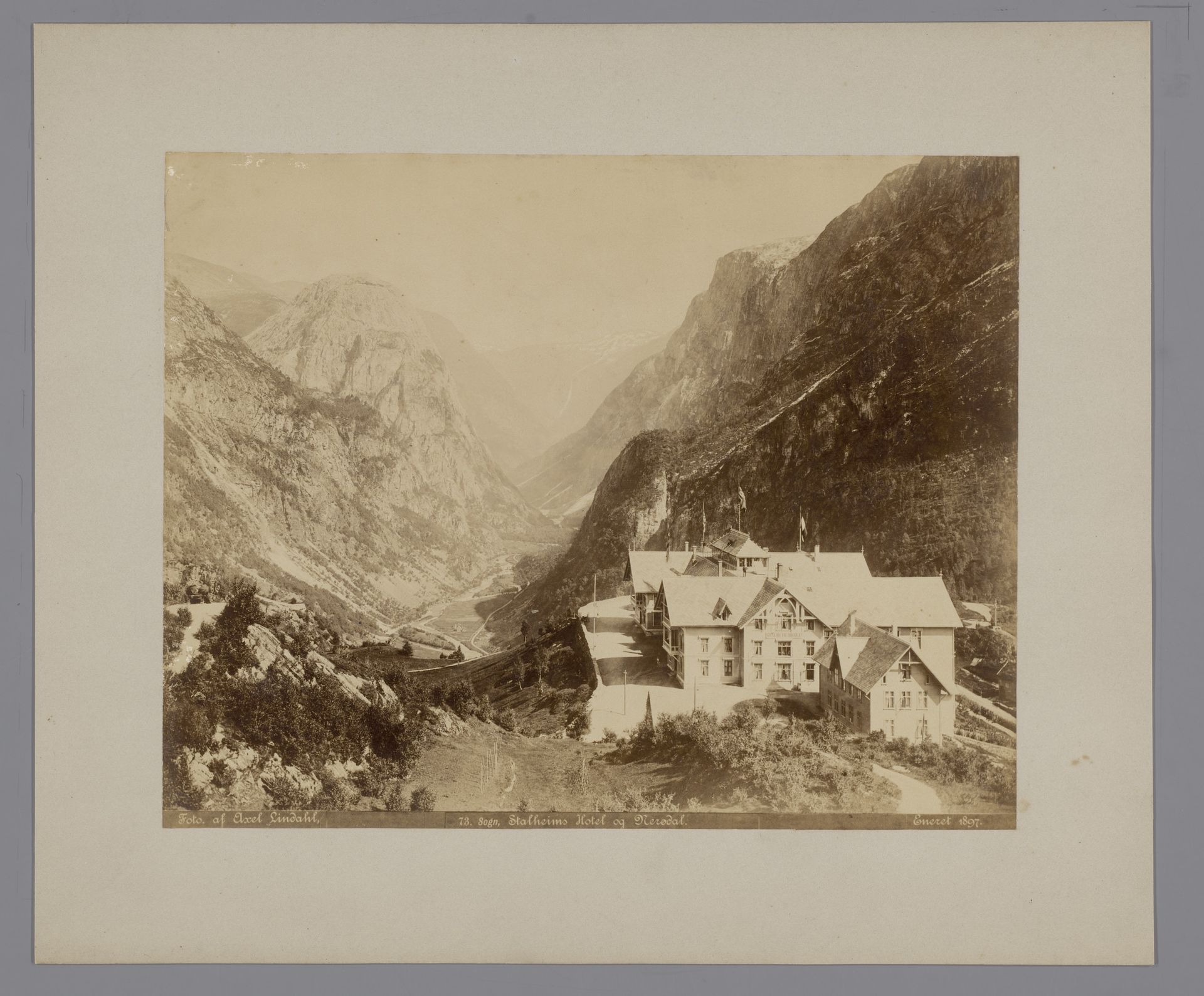 Sogn. Stalheims Hotel og Nerødal, Noorwegen by Axel Lindahl