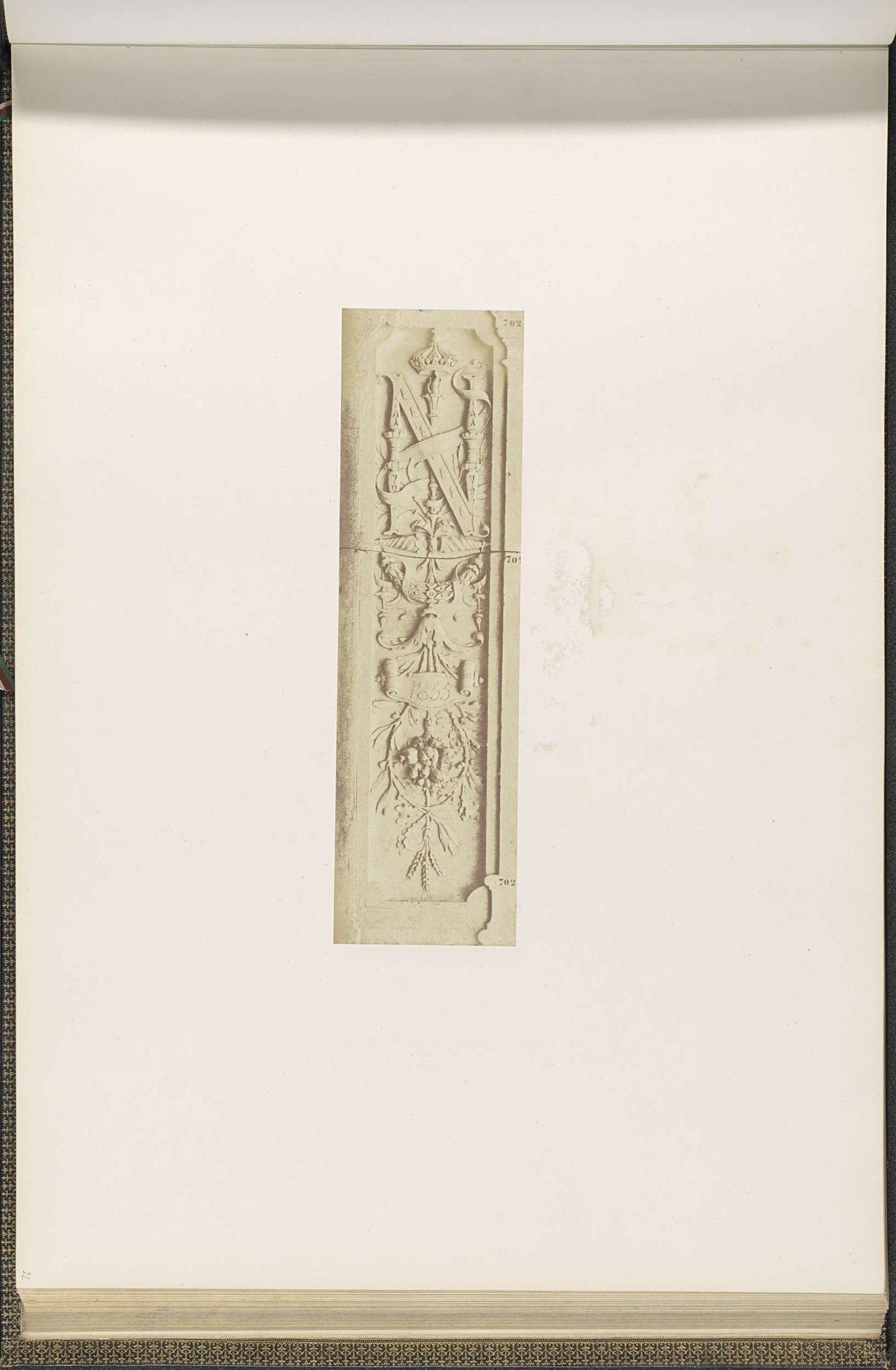 Gipsmodel voor een paneel op het Palais du Louvre door Morand by Edouard Baldus