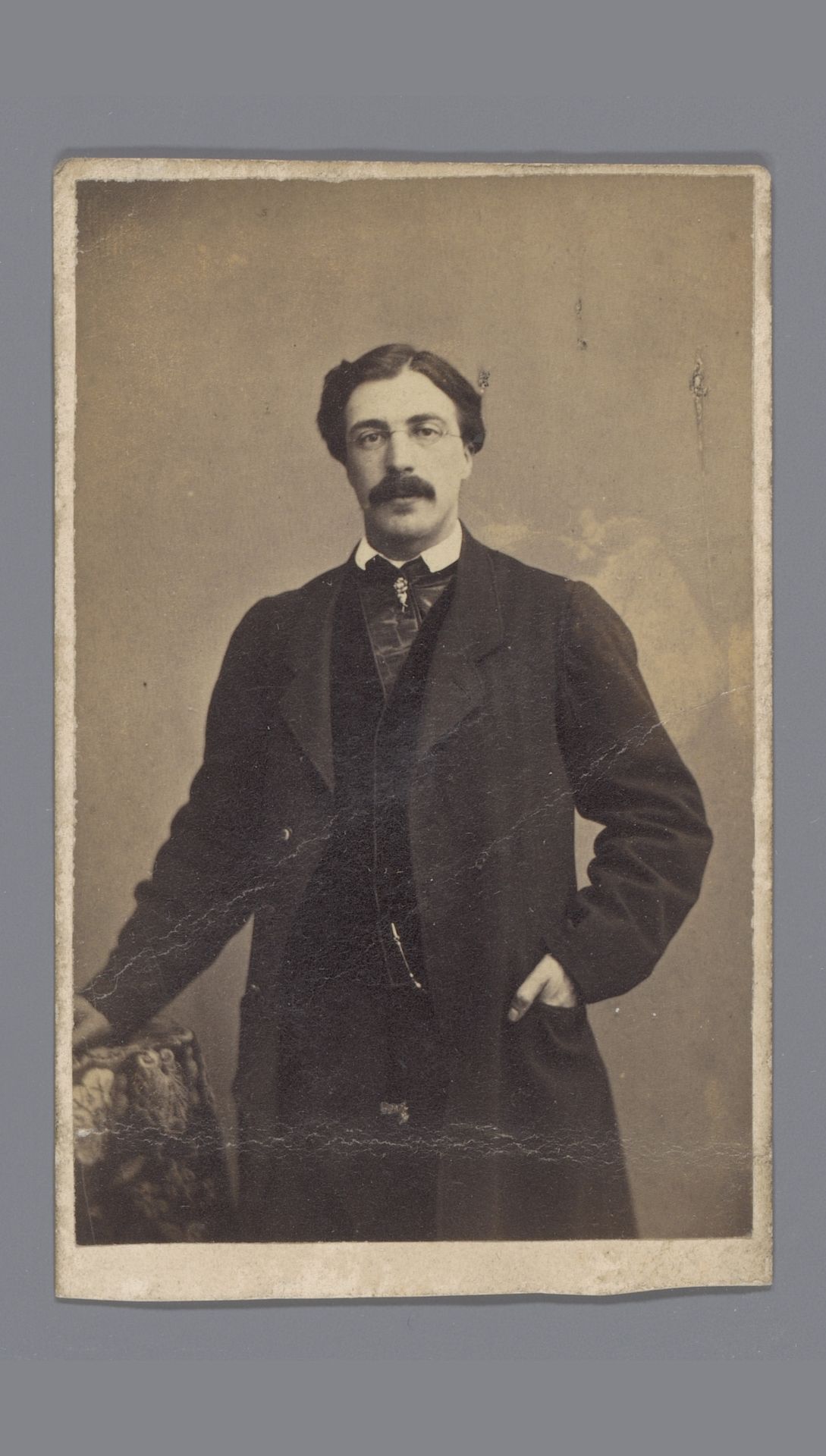 Portret van een onbekende man met bril by Guillaume van Rymenant