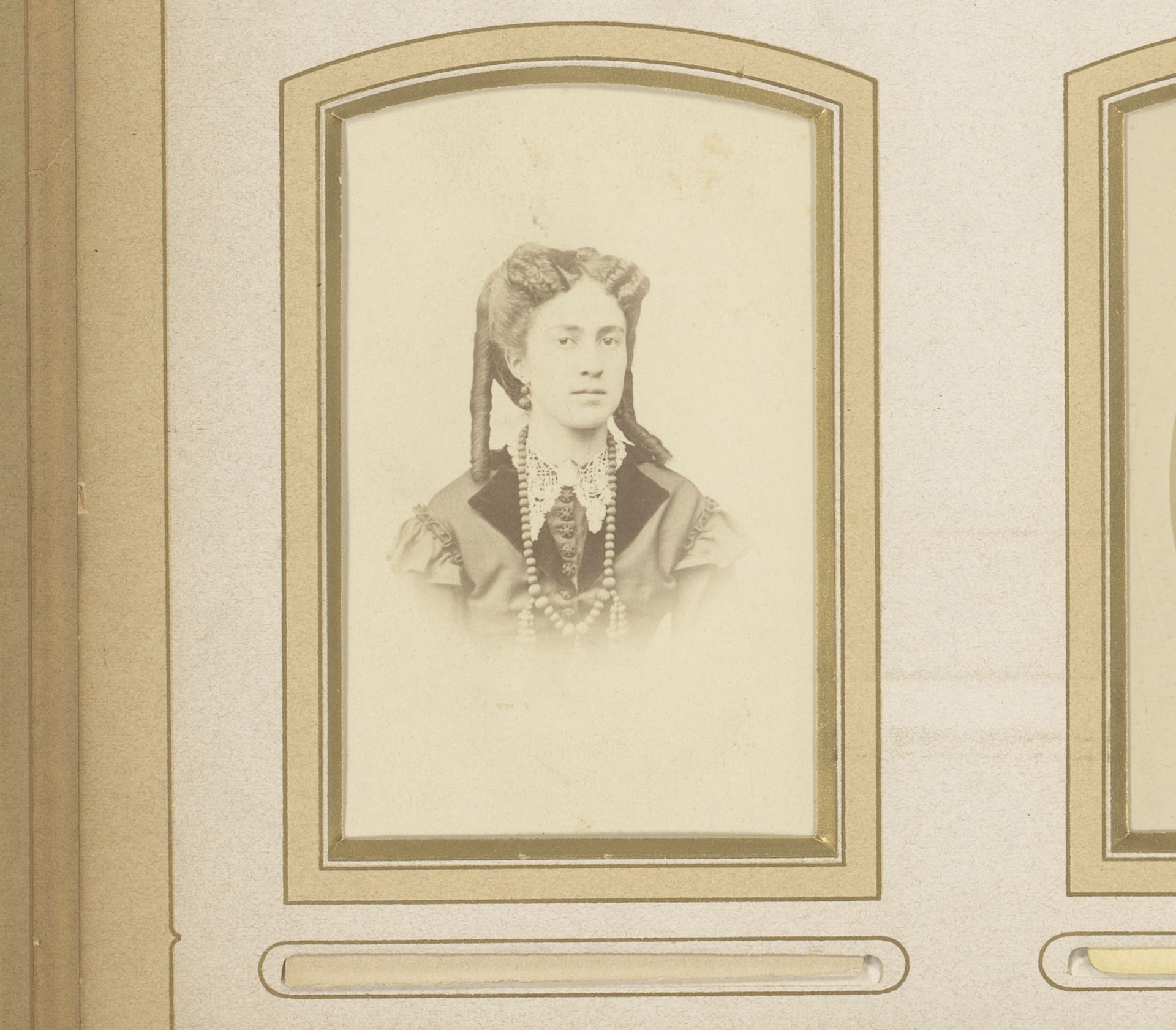 Portret van een vrouw by Adolphe Anjoux