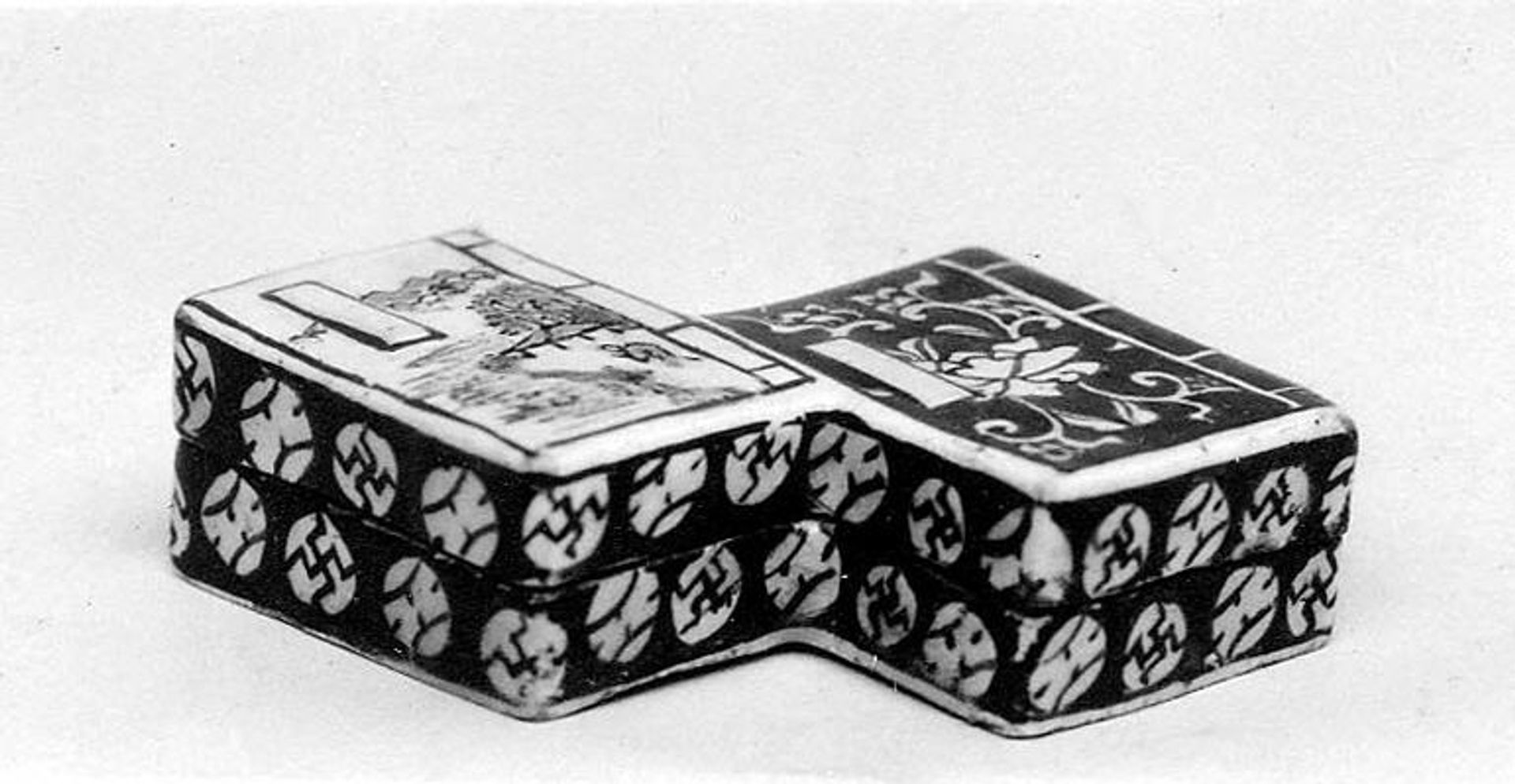 Incense box by Yusetsu Banko