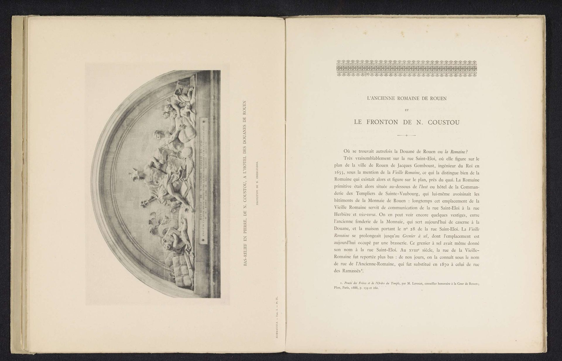 Basreliëf van het Hôtel des Douanes te Rouen, voorstellende Hermes tussen koopwaar by N. Oberlender