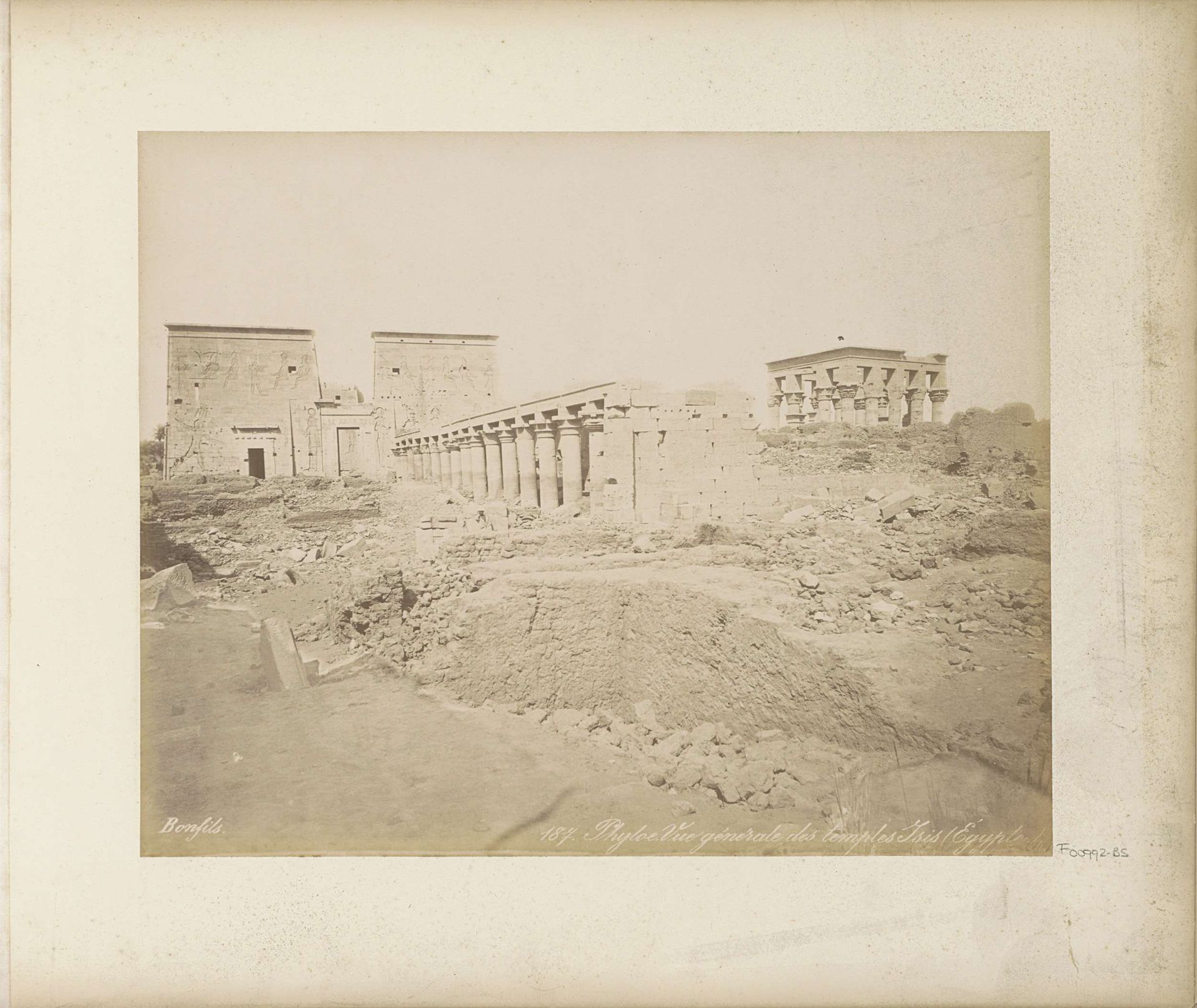 Gezicht op de Tempels van Isis op het eiland Philae by Maison Bonfils