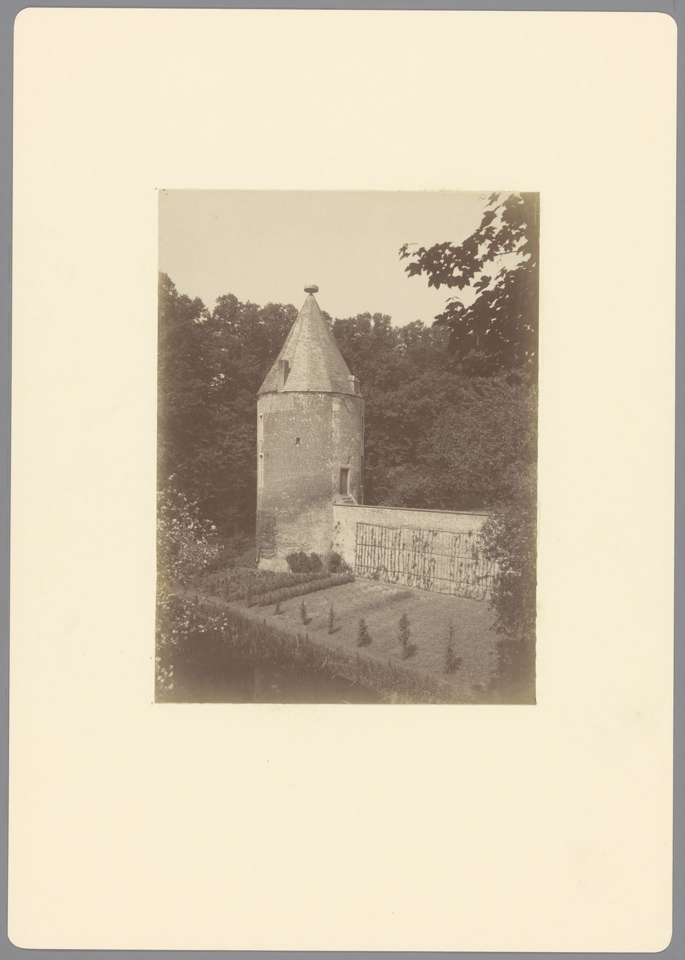 Westelijke toren van het Huis Bergh te 's Heerenberg by anoniem (Monumentenzorg)