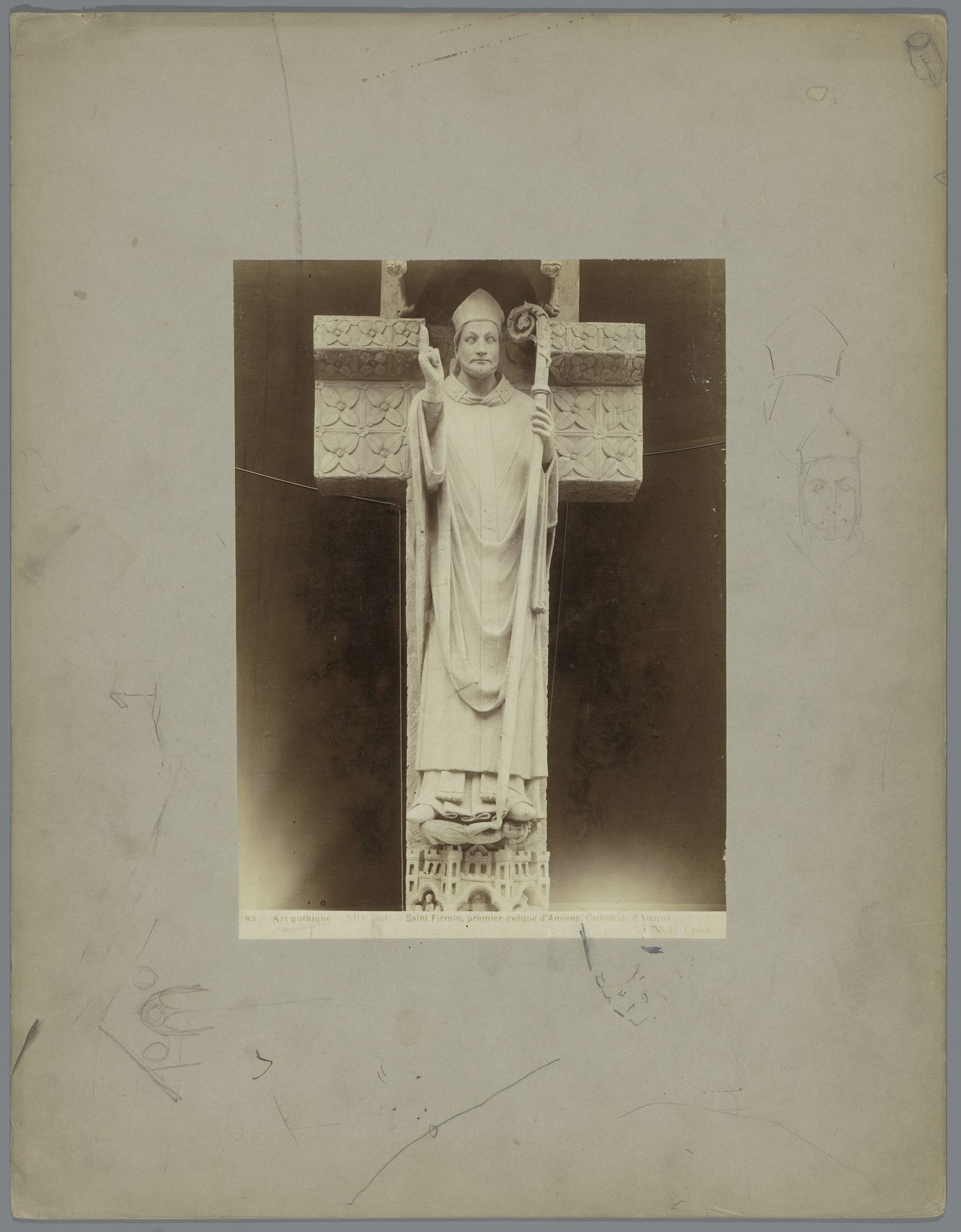 Sculptuur van Firminus afkomstig van de kathedraal de Notre-Dame te Amiens by Adolphe Giraudon