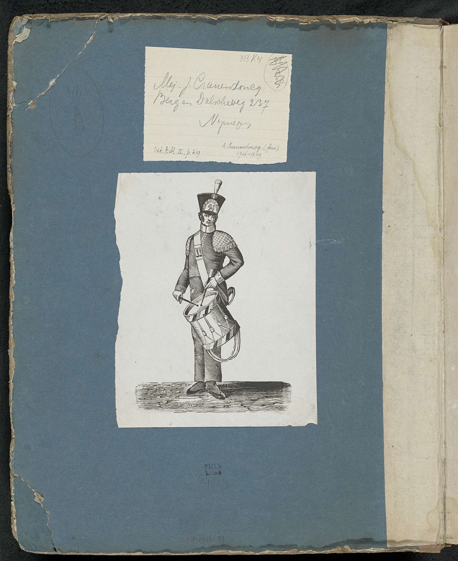 Dekblad van album met adresnotitie en voorstelling van een soldaat by Alexander Cranendoncq