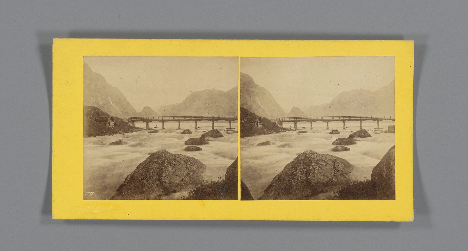 Nieuwe weg naar Odda aan de Hardangerfjord, Noorwegen by Knud Knudsen