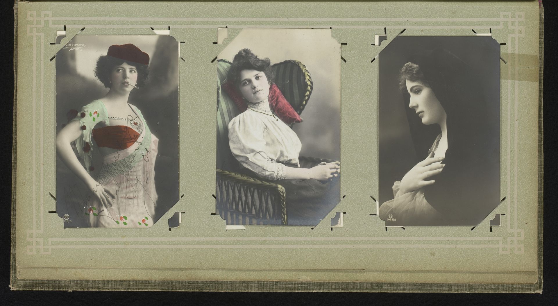 Drie portretten van jonge vrouwen by Georg Gerlach & Co.