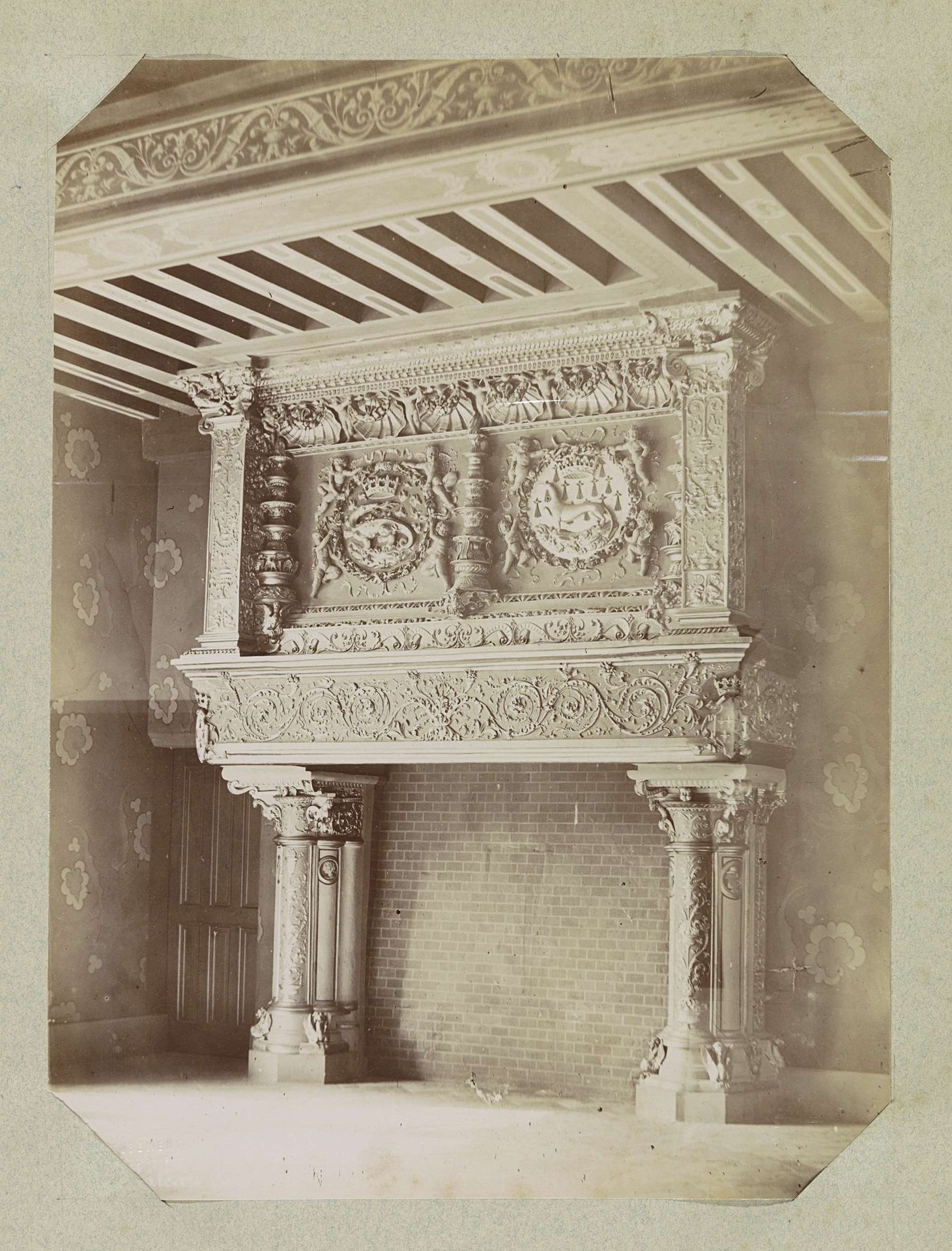 Versierde schouw in het kasteel van Blois by Médéric Mieusement