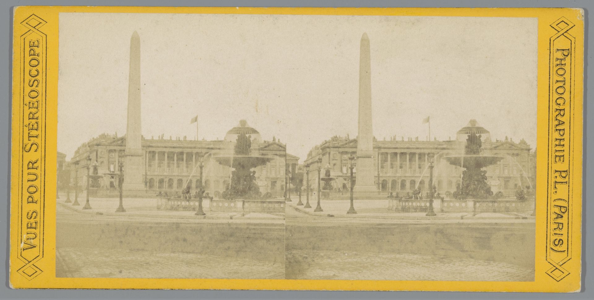 Gezicht op Place de la Concorde in Parijs met een fontein en de Luxor obelisk by PL