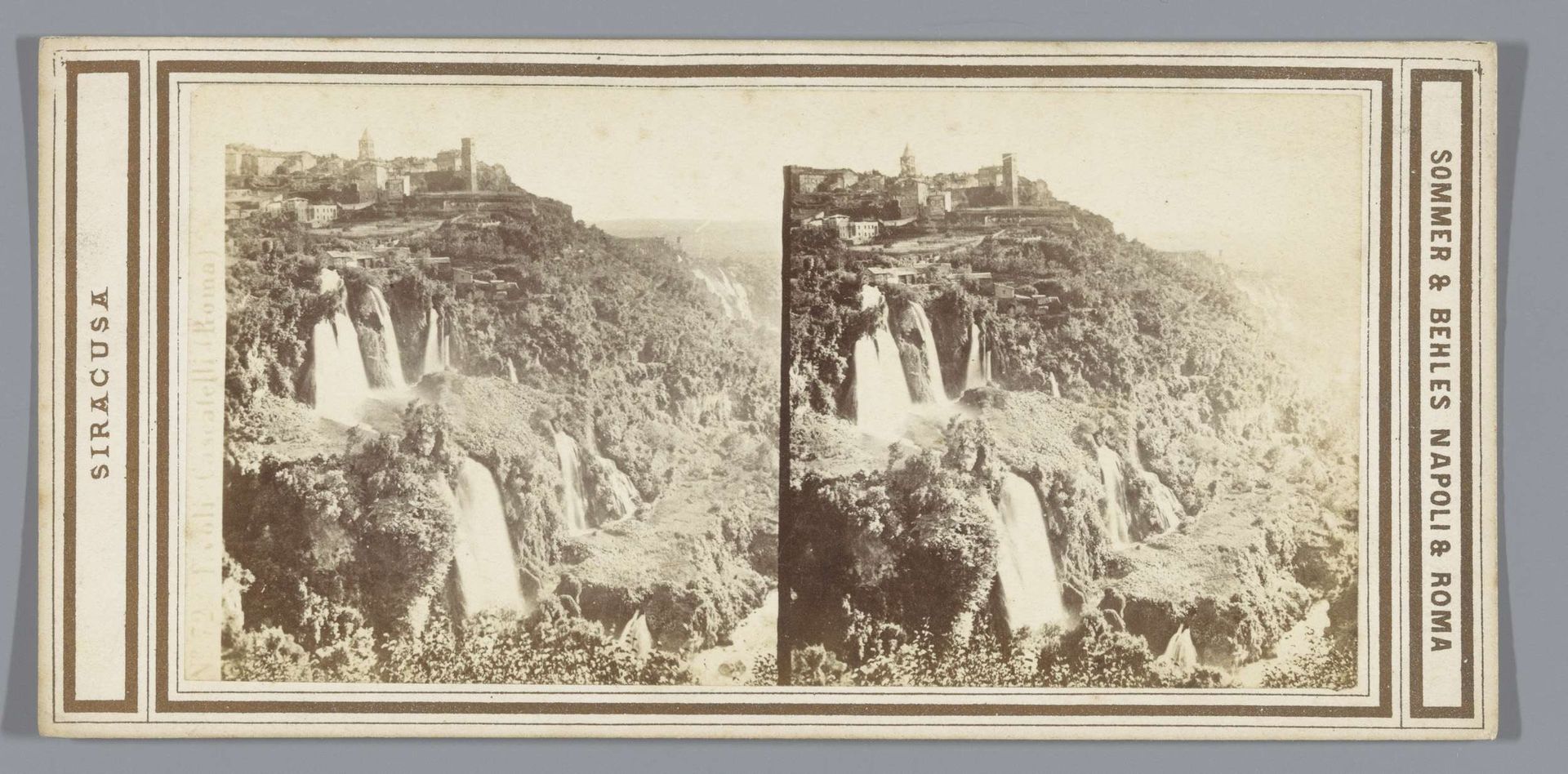 Gezicht op de watervallen bij Tivoli by Sommer & Behles