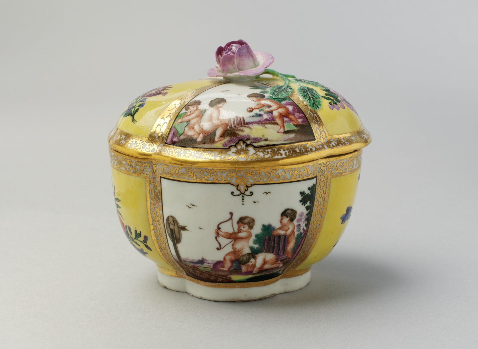 Sugar bowl with cover by Doccia Porcelain Manufactory