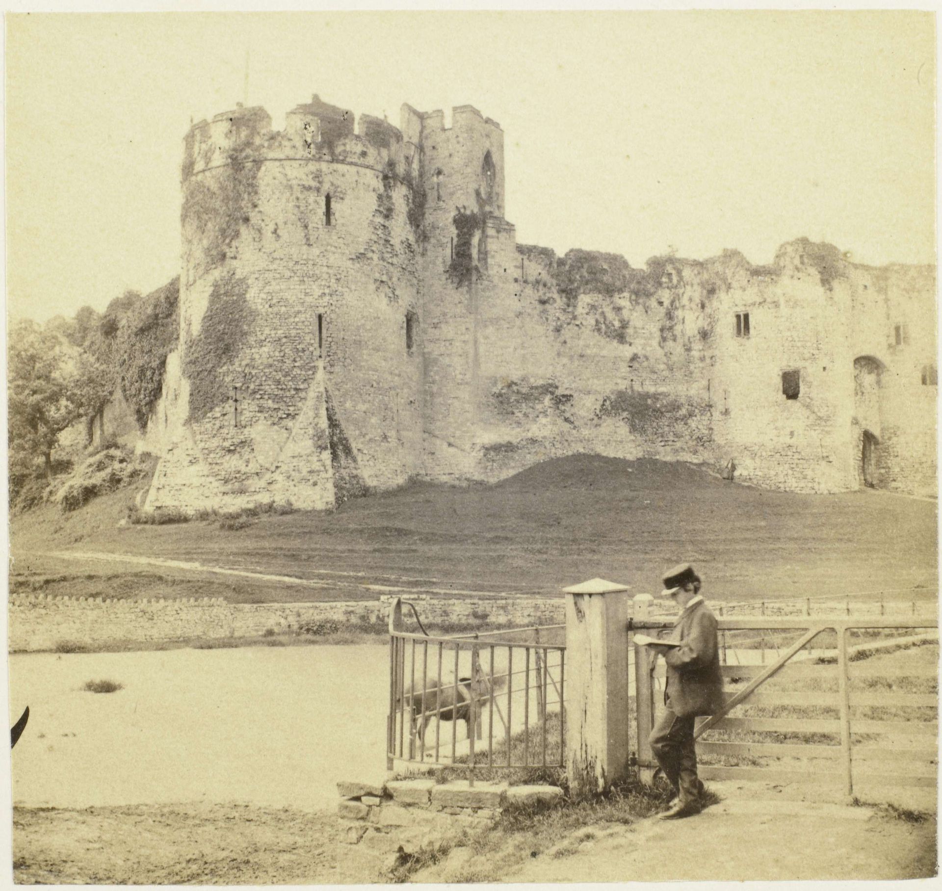 Gezicht op Chepstow Castle by Francis Bedford
