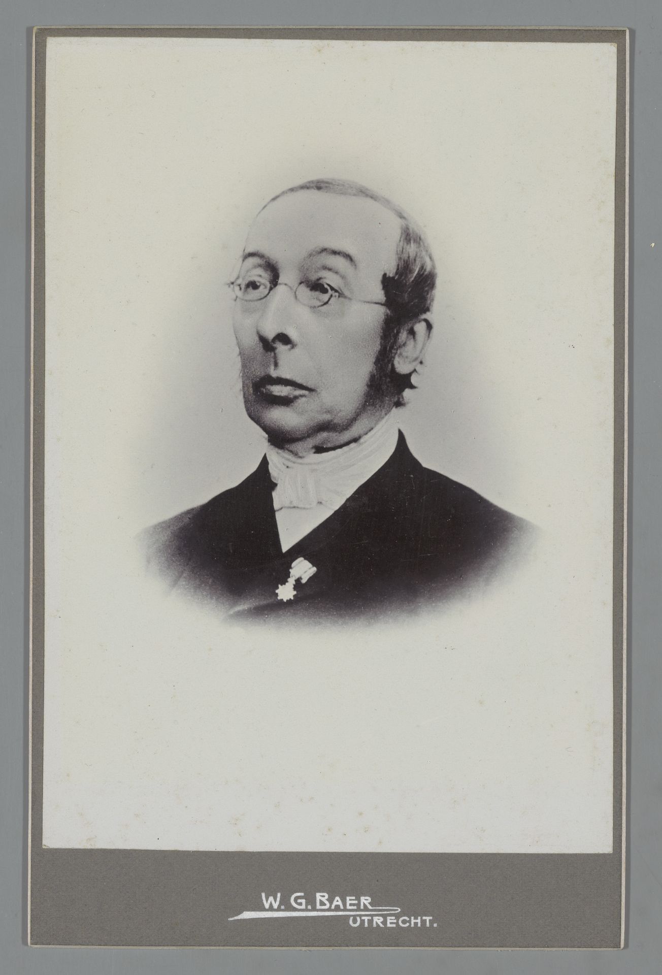 Portret van een onbekende man met een bril by Wilhelm Gerardus Baer