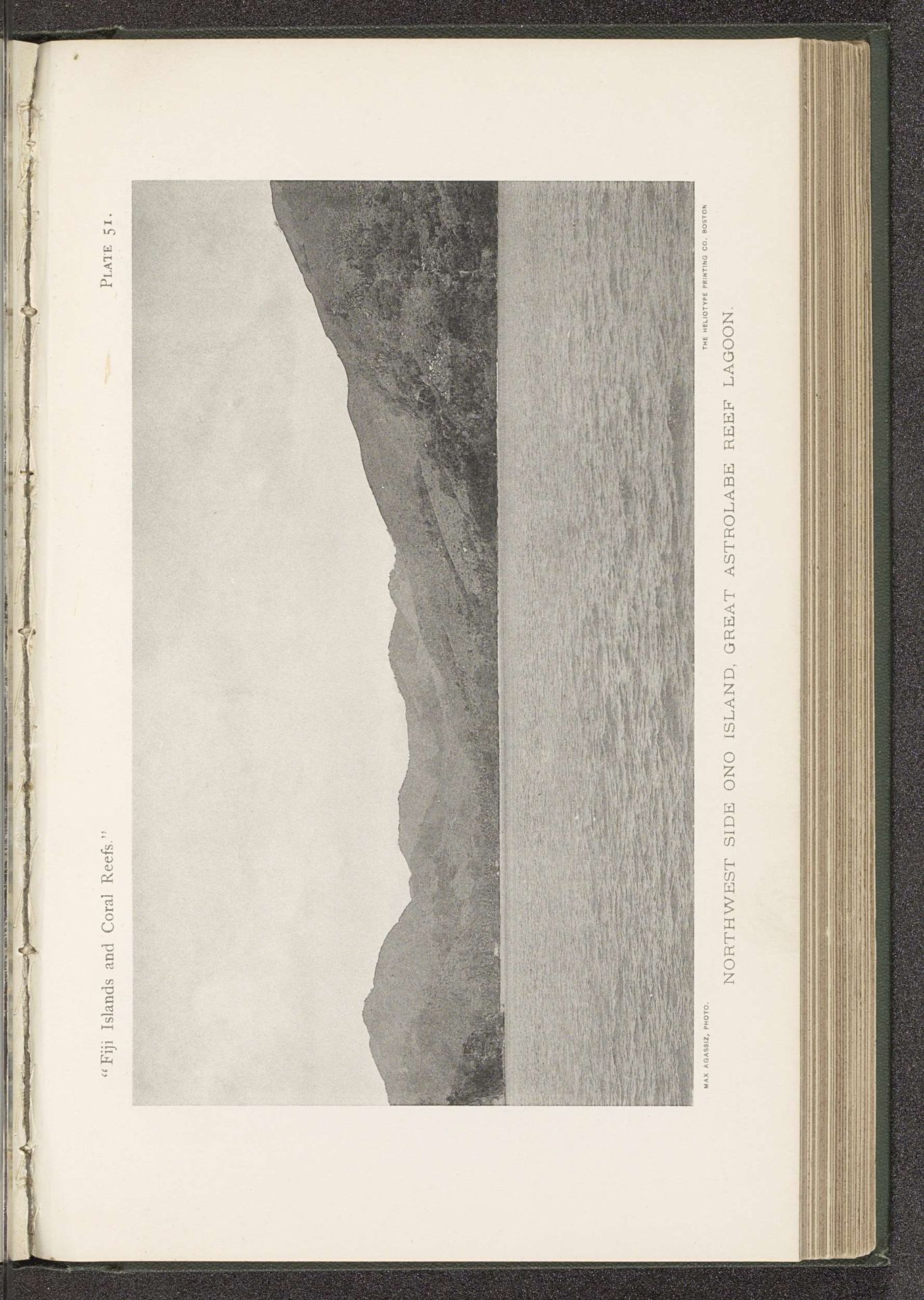 Gezicht op Ono met ervoor het Great Astrolabe Reef by Maximilian Agassiz