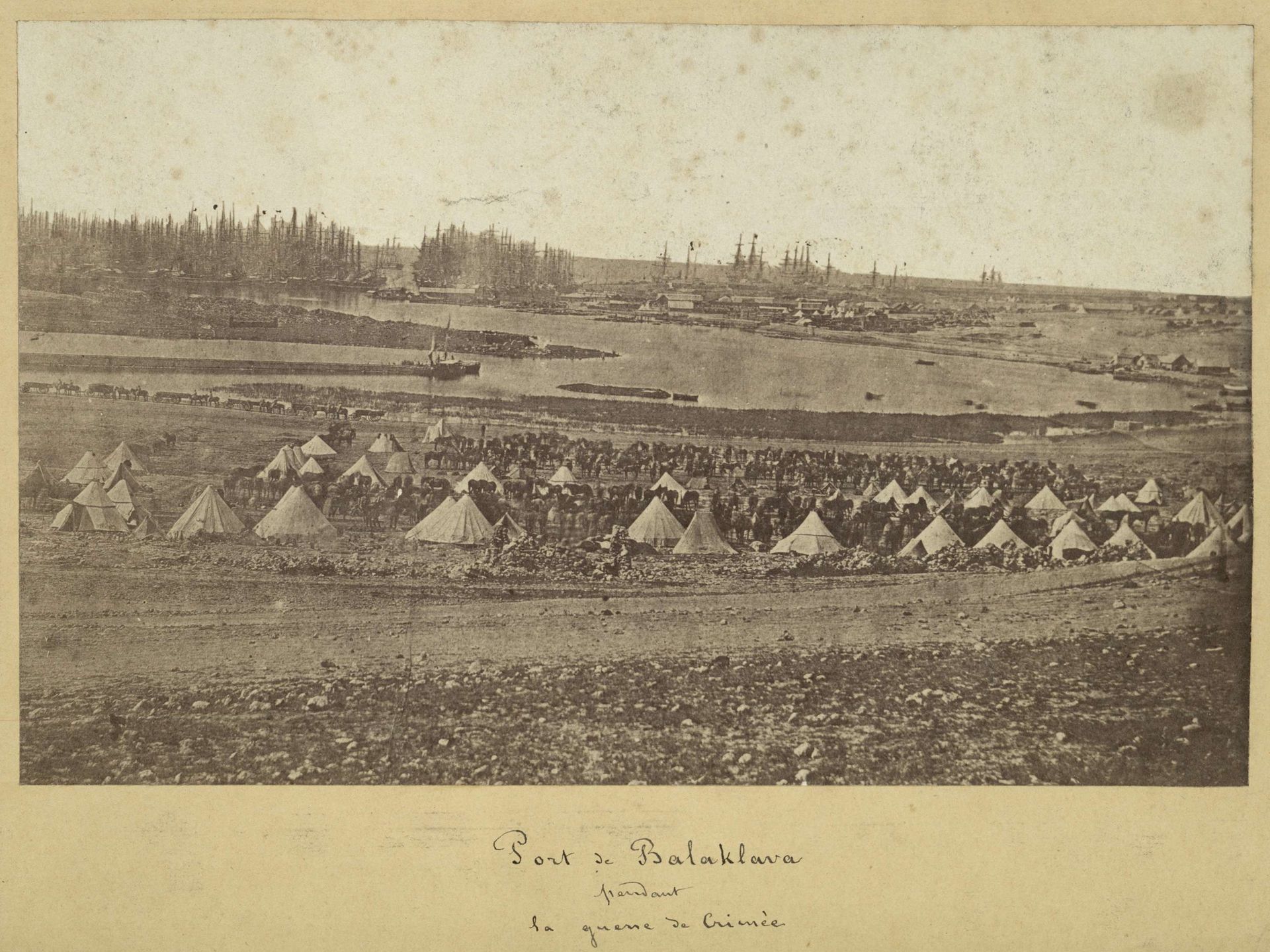 Haven van Balaklava met schepen en tenten, tijdens de Krimoorlog by James Robertson