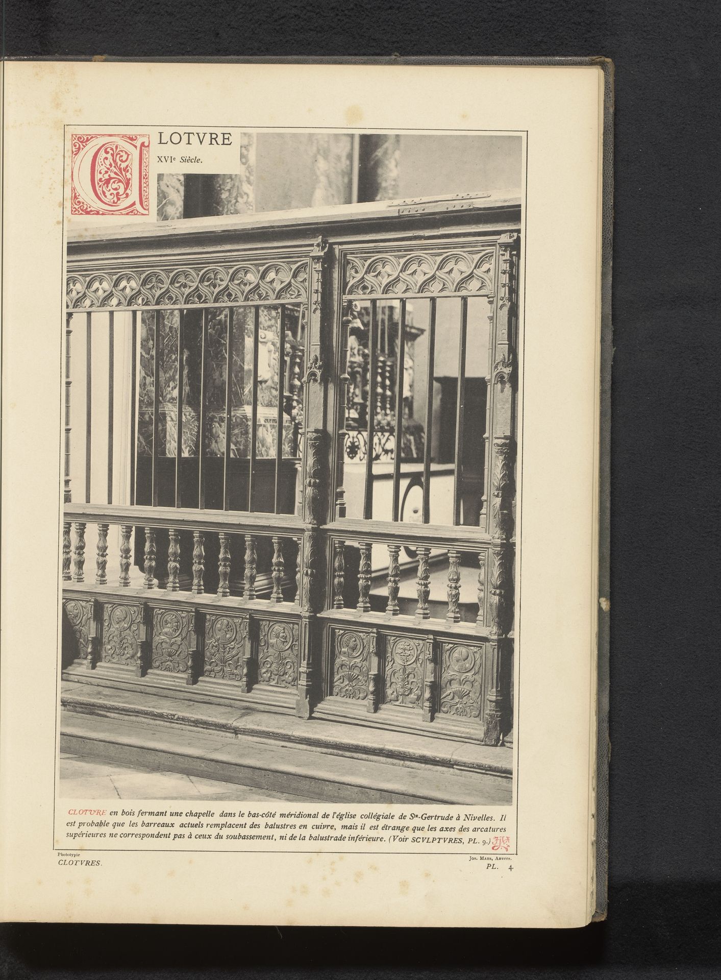 Houten koorhek bij een kapel in de Sint-Gertrudiskerk te Nijvel by Anonymous
