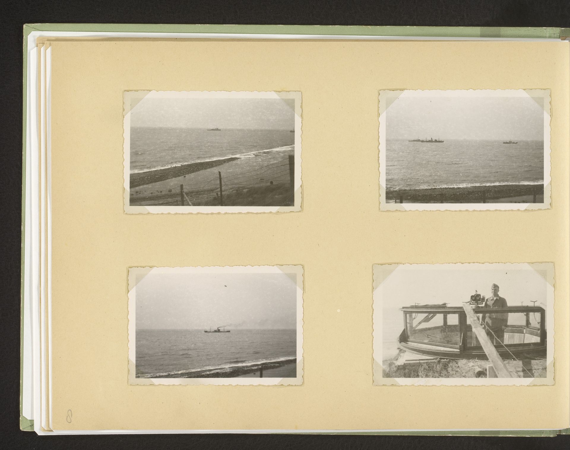 Schepen op zee by Anonymous